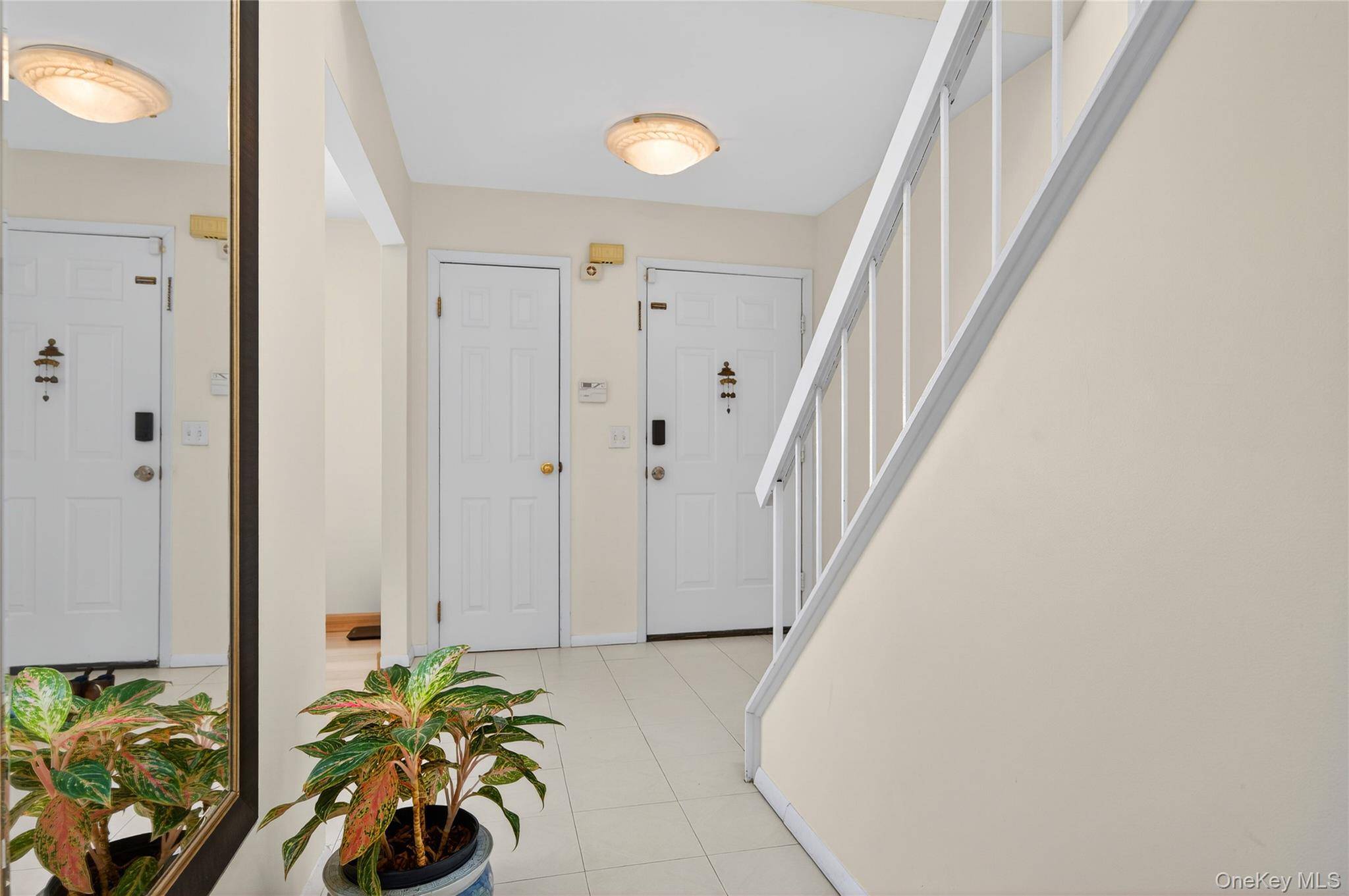 3 Bedroom Apartment for Sale in Syosset - New York - USA - 2