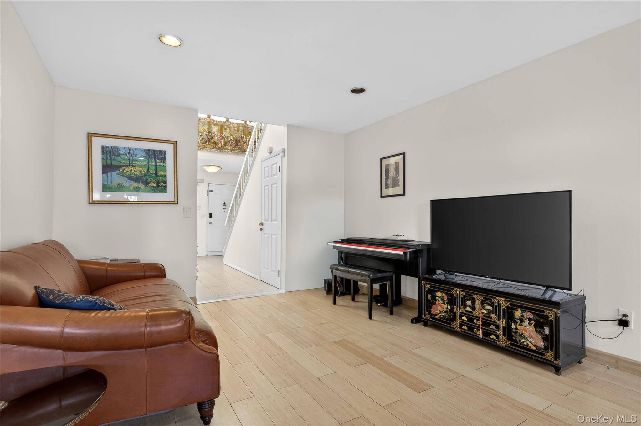 3 Bedroom Apartment for Sale in Syosset - New York - USA - 5