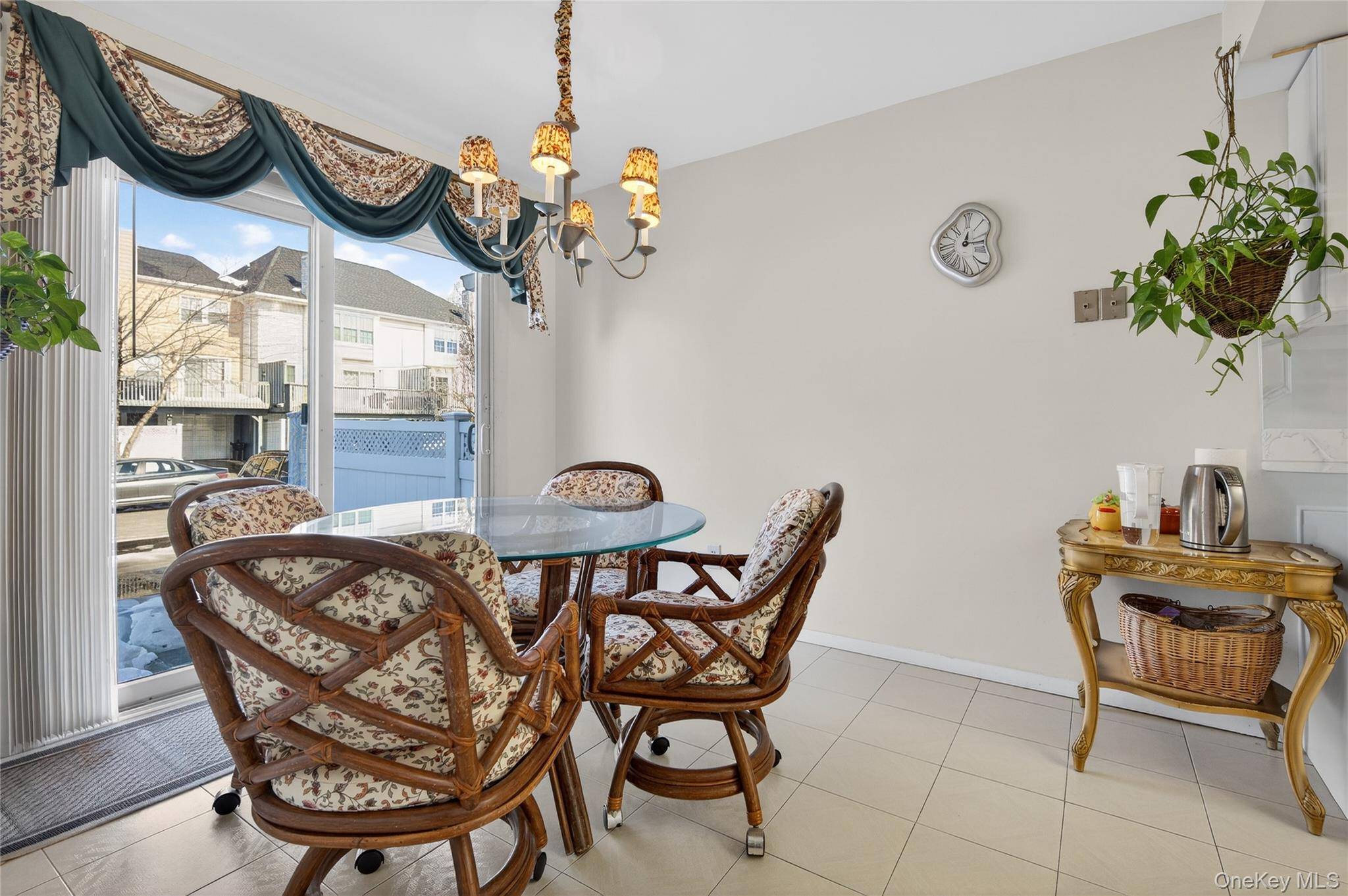 3 Bedroom Apartment for Sale in Syosset - New York - USA - 8