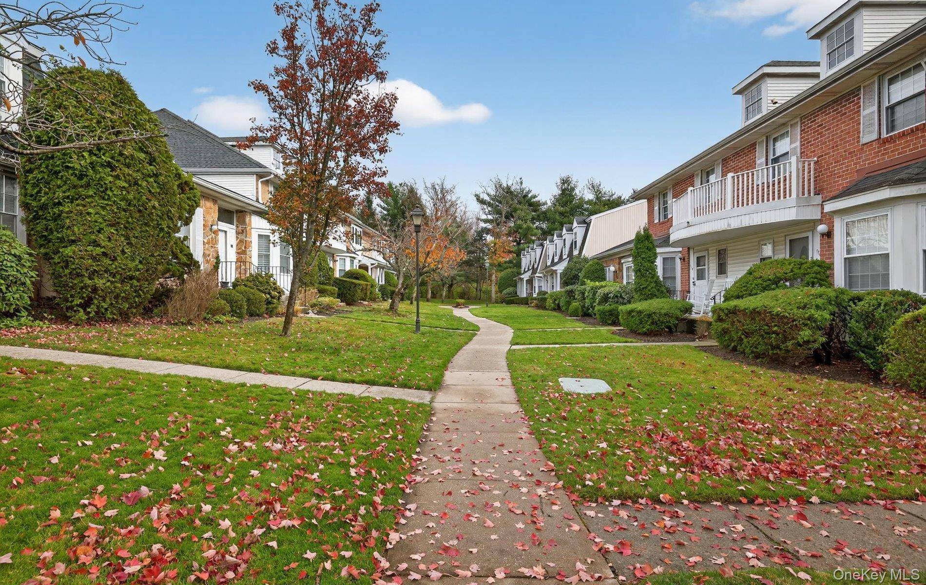 3 Bedroom Apartment for Sale in Syosset - New York - USA - 2