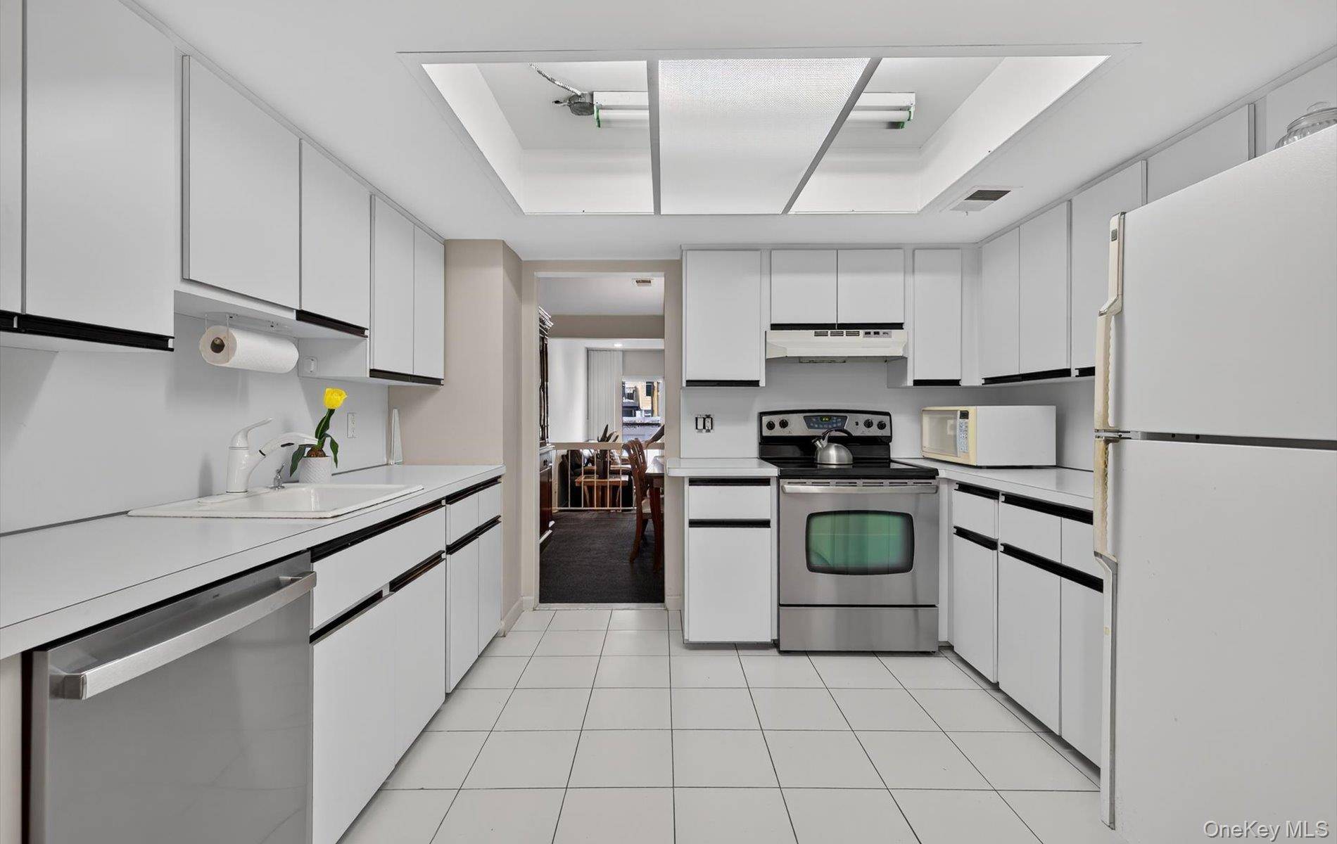 3 Bedroom Apartment for Sale in Syosset - New York - USA - 3