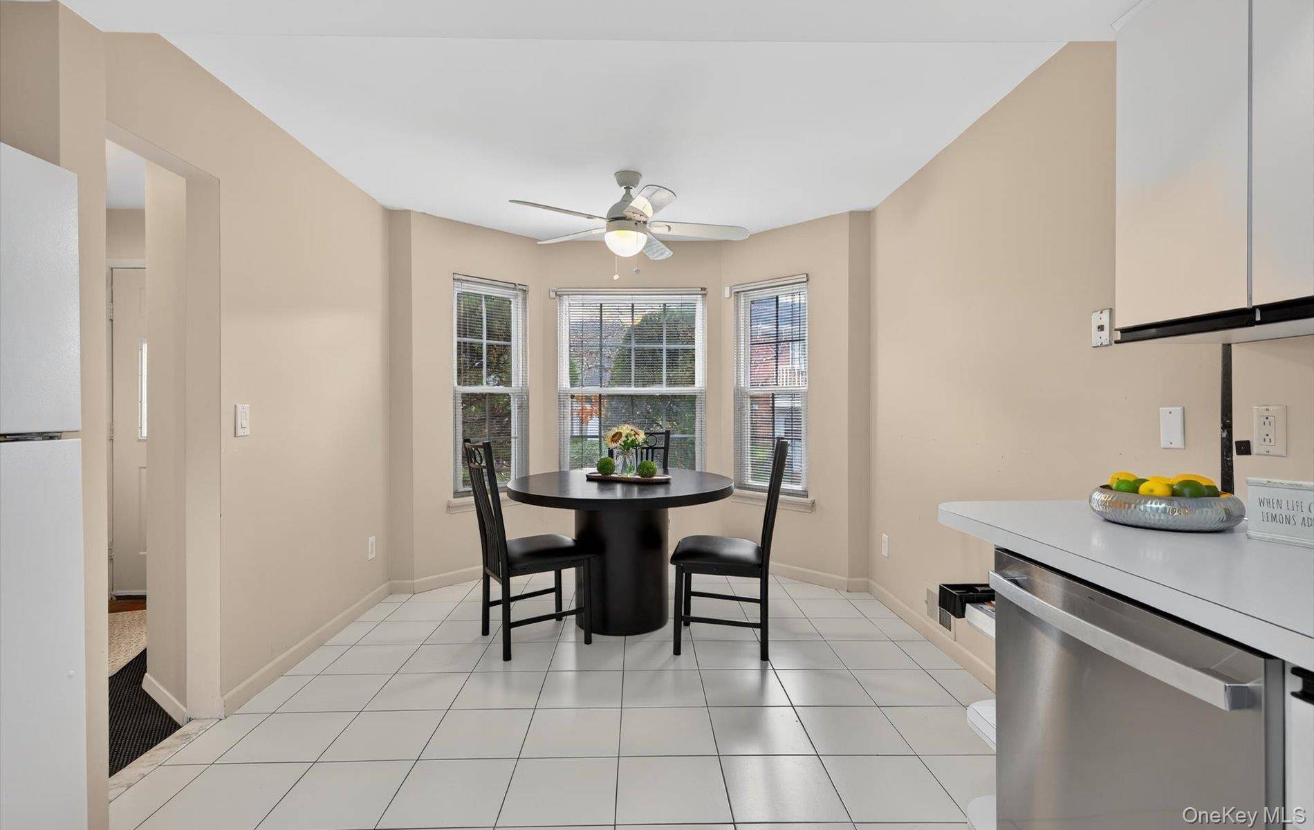 3 Bedroom Apartment for Sale in Syosset - New York - USA - 6