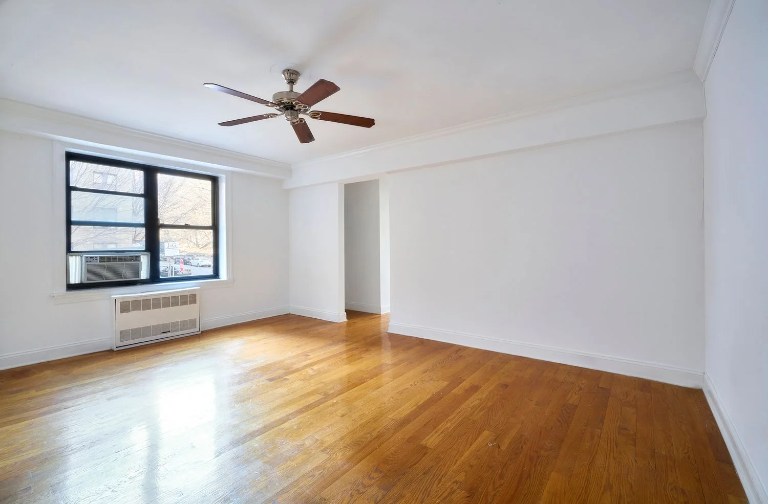 Apartamento de 1 Dormitório à Venda em 245 Bennett Avenue – Manhattan, Nova Iorque – NY - 2