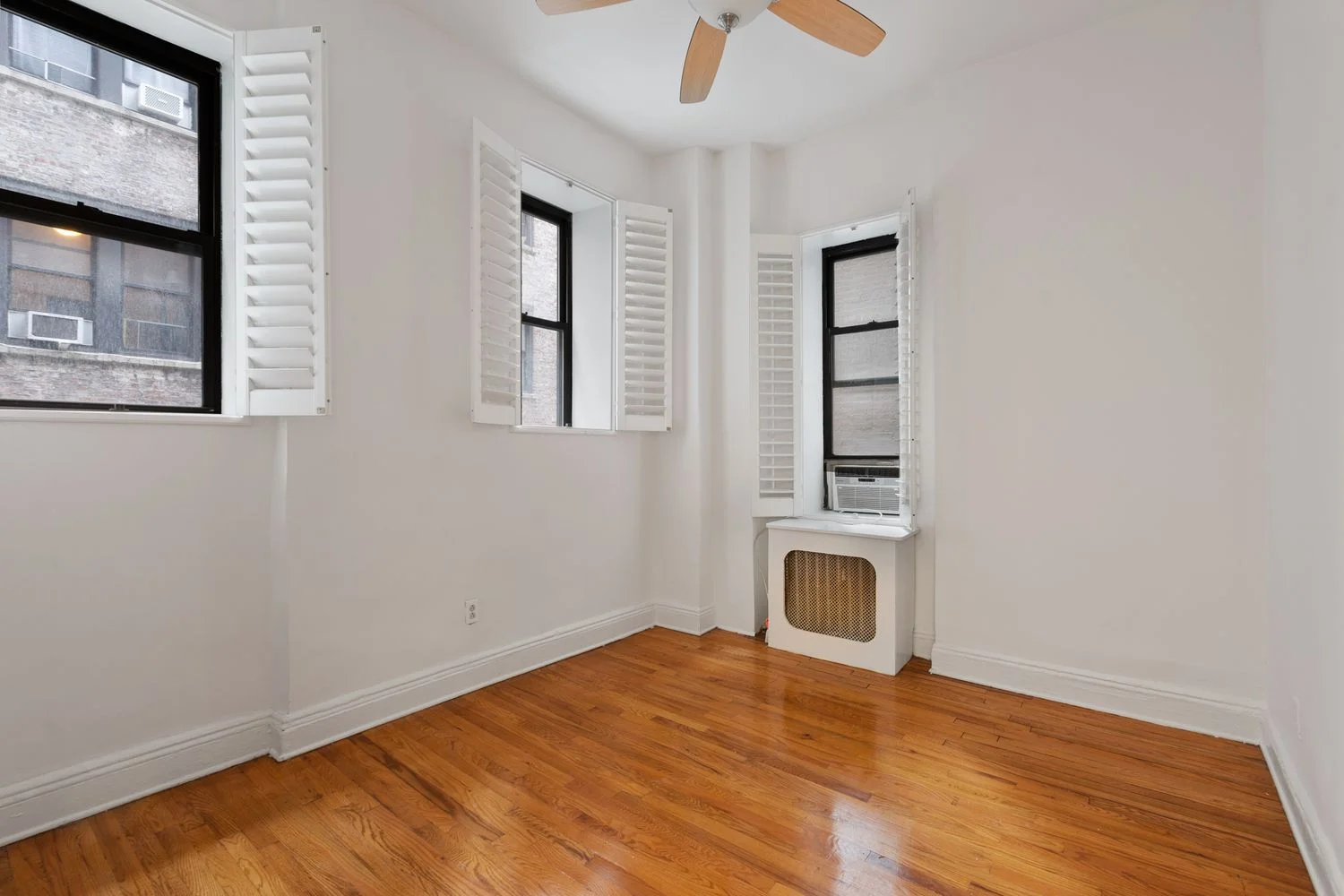 1 Bedroom Apartment for Sale in Hell's Kitchen – Manhattan, New York – NY - 3