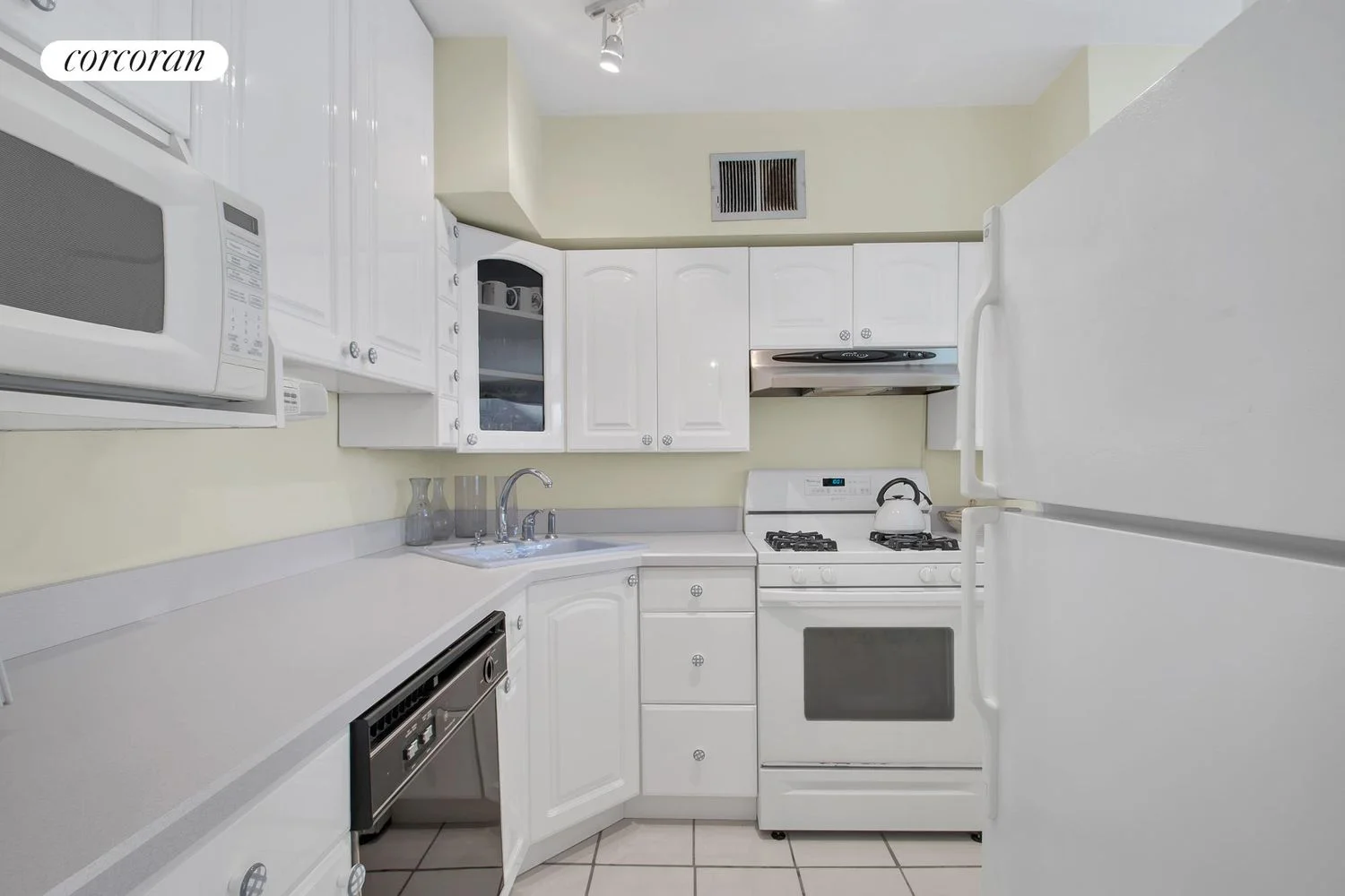1 Bedroom Apartment for Sale in Manhattan – New York, NY - 4