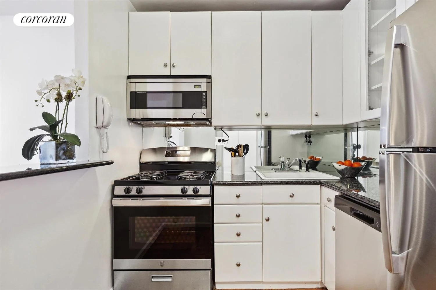 Apartamento de 1 Dormitório à Venda na 205 East 63rd Street – Manhattan – New York – NY - 1