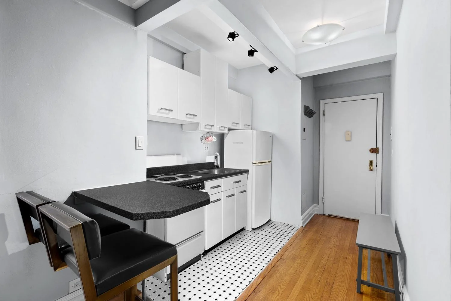 1 Bedroom Apartment for Sale on 5th Avenue – Manhattan – New York – NY - 1