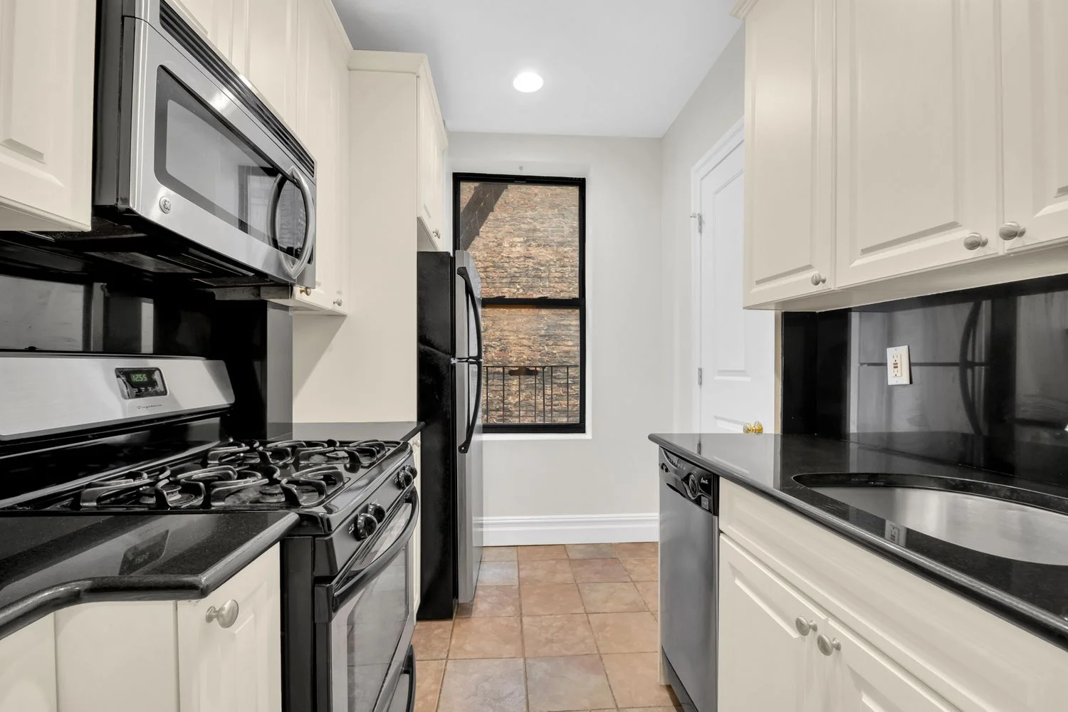 Apartamento de 1 Dormitorio en Venta en 725 Riverside Drive – Manhattan, Nueva York - 3