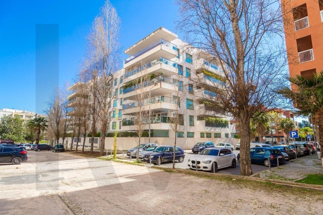 Apartamento T2 à Venda em Praia Da Rocha - Faro - Portugal - 3