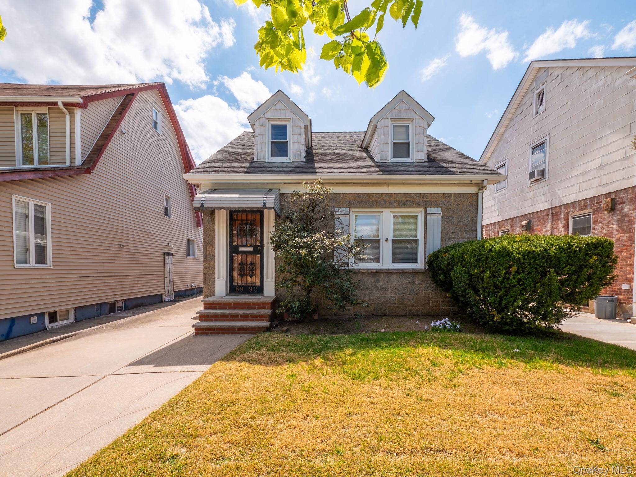 Home with 2 Bedrooms for Sale in Queens Village - New York - USA - 1