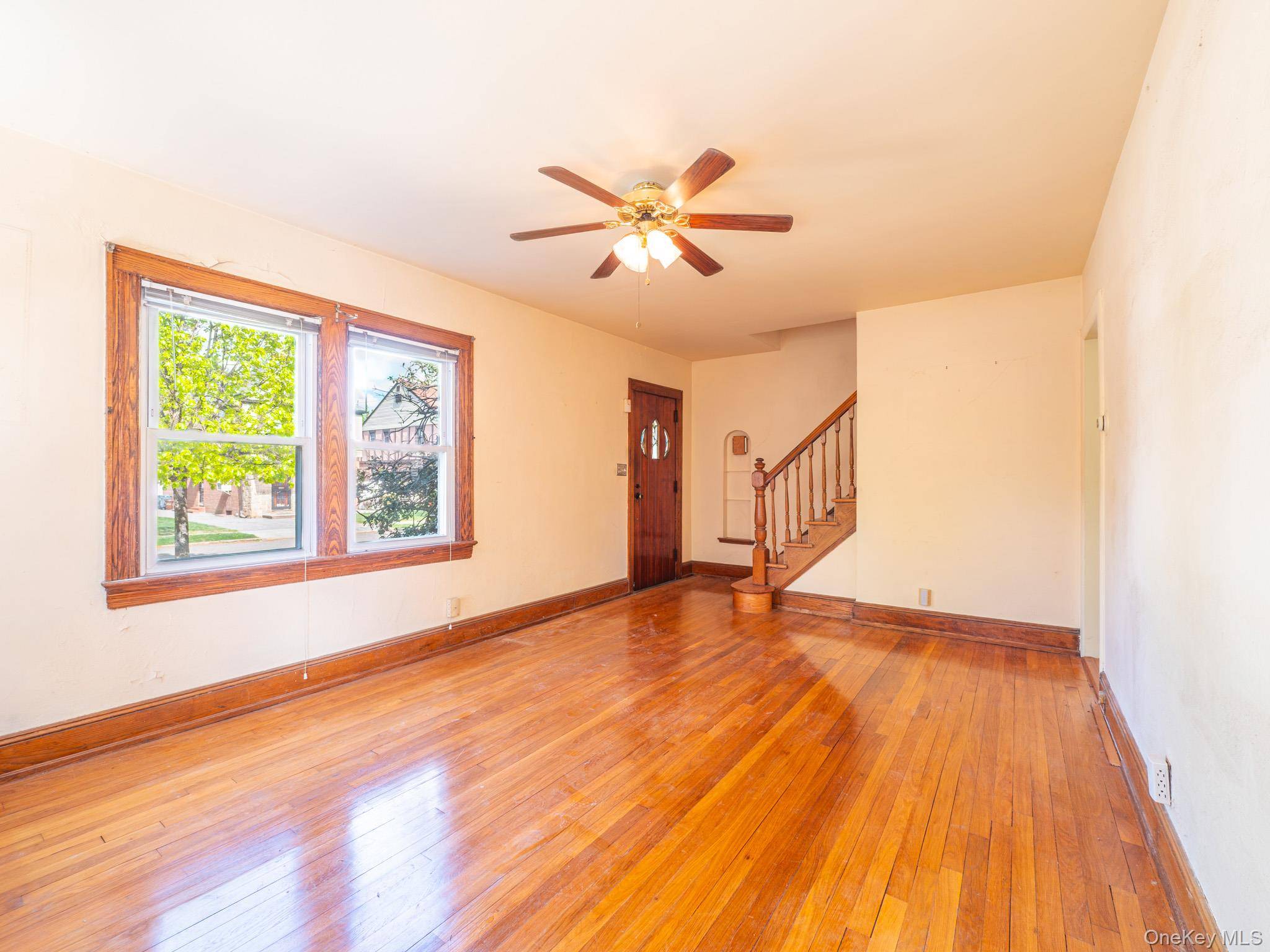 Home with 2 Bedrooms for Sale in Queens Village - New York - USA - 6