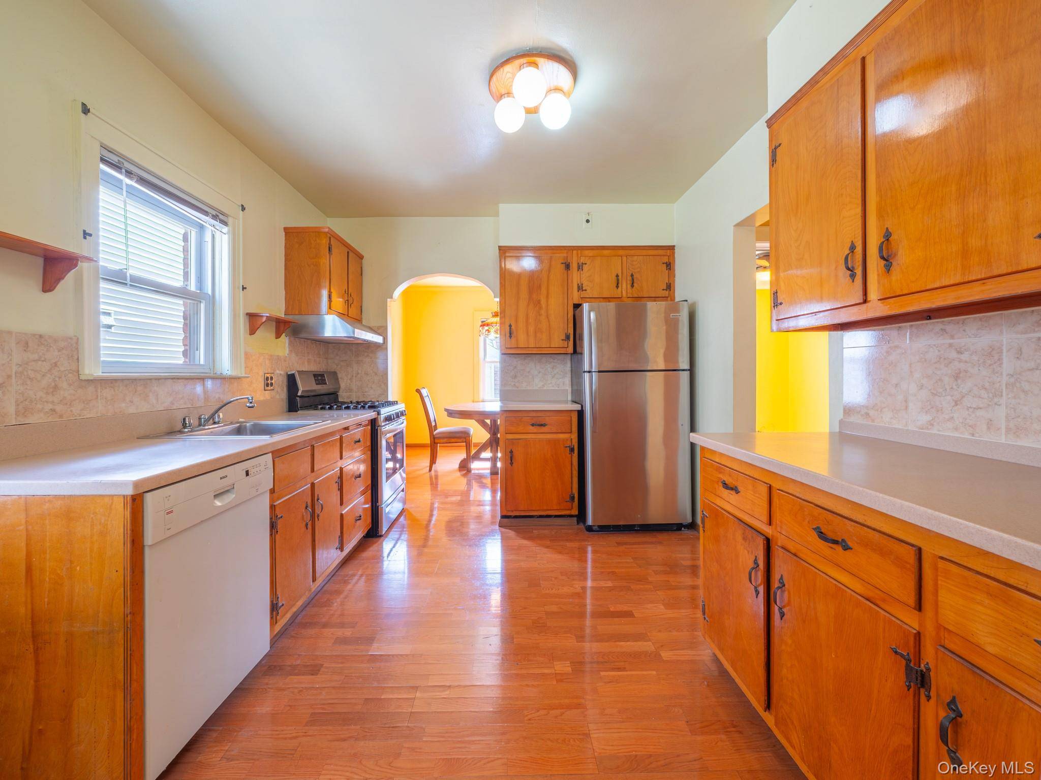 Home with 2 Bedrooms for Sale in Queens Village - New York - USA - 8