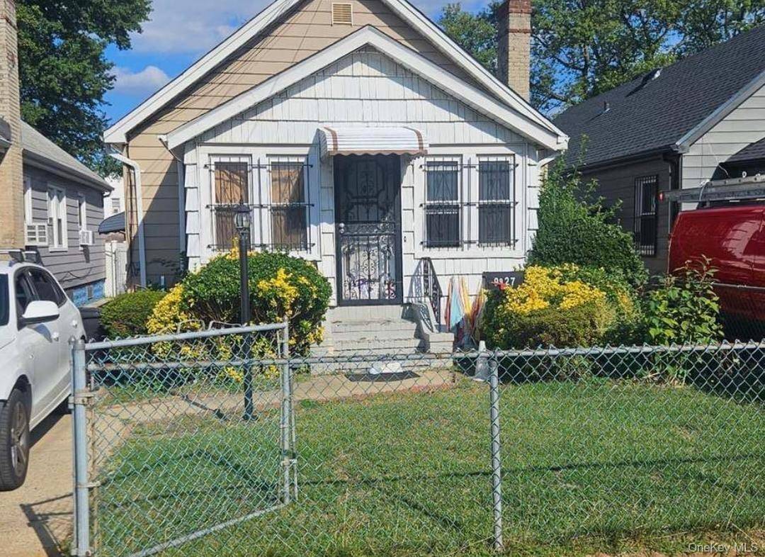 Home with 2 Bedrooms for Sale in Queens Village - New York - USA - 1