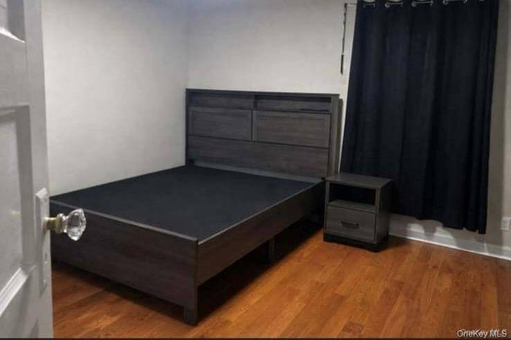 Home with 2 Bedrooms for Sale in Queens Village - New York - USA - 3