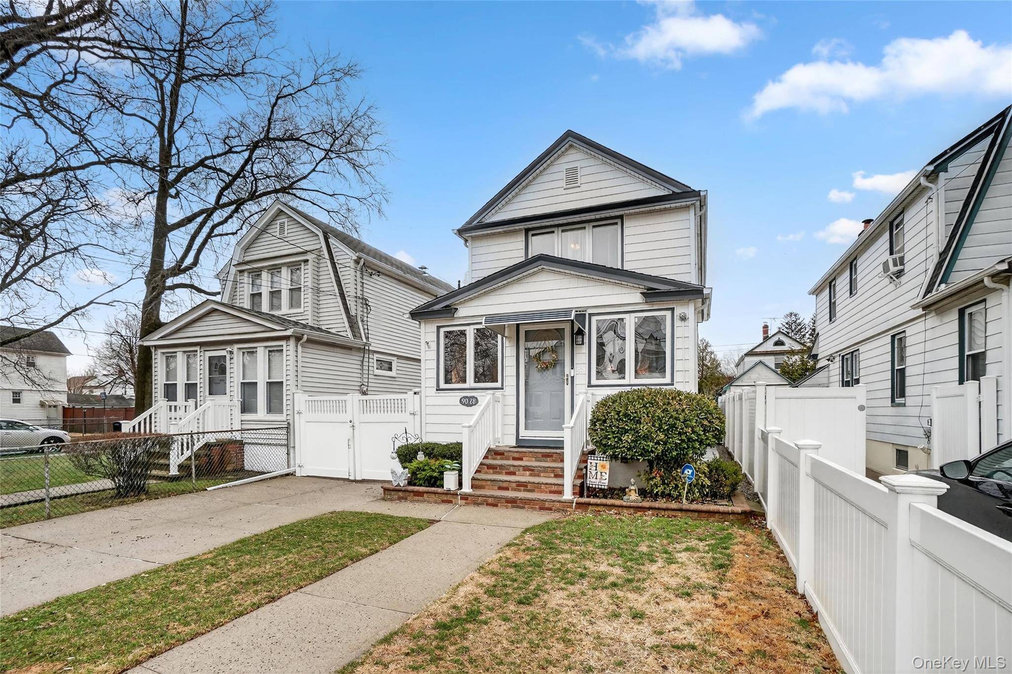 Home with 2 Bedrooms for Sale in Queens Village - New York - USA - 1