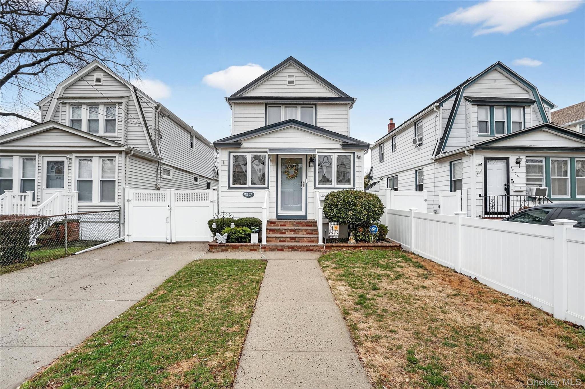 Home with 2 Bedrooms for Sale in Queens Village - New York - USA - 2