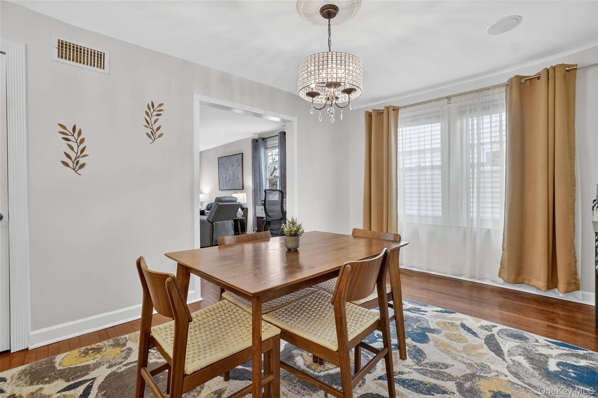 Home with 2 Bedrooms for Sale in Queens Village - New York - USA - 7