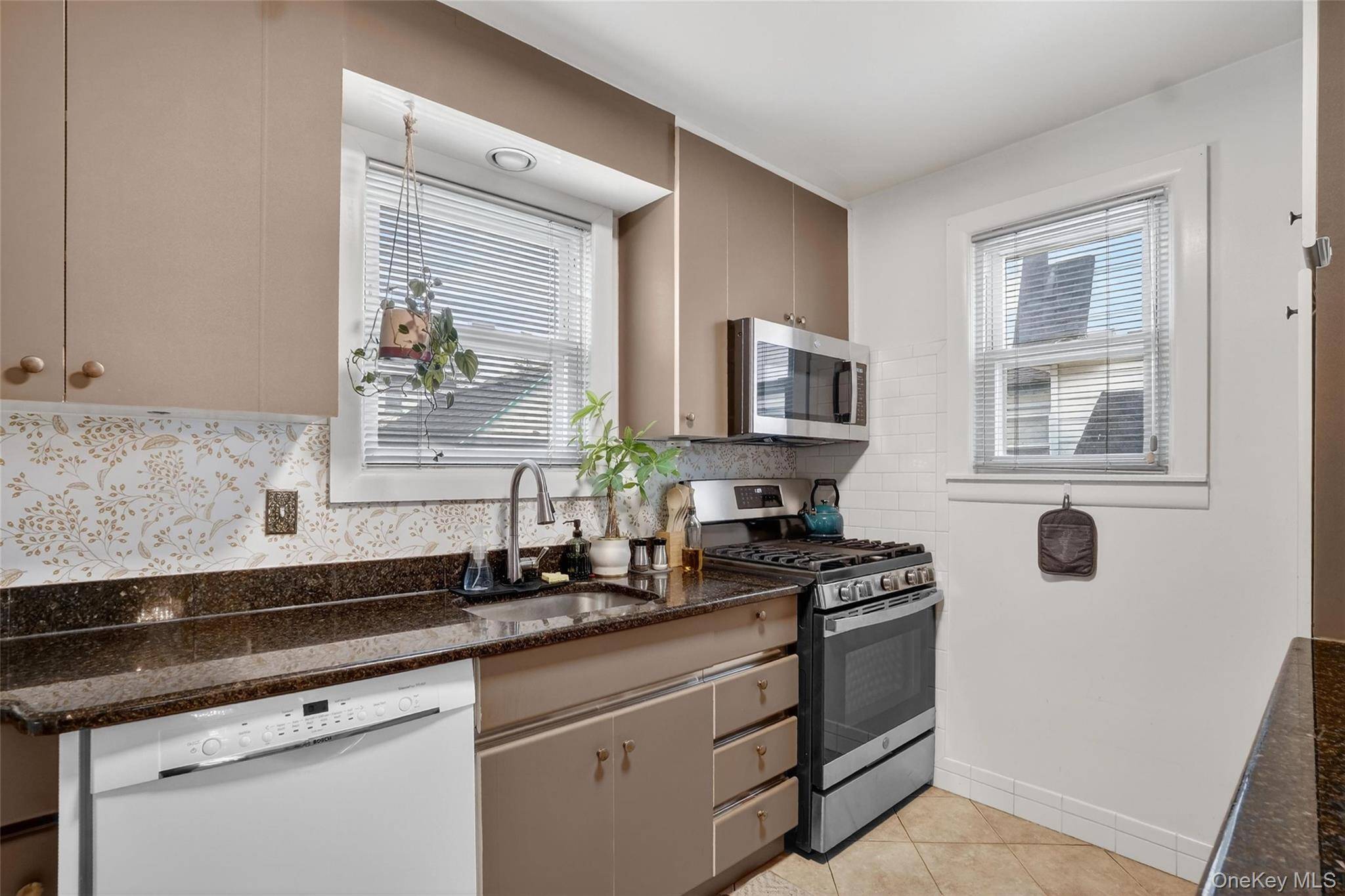 Home with 2 Bedrooms for Sale in Queens Village - New York - USA - 8