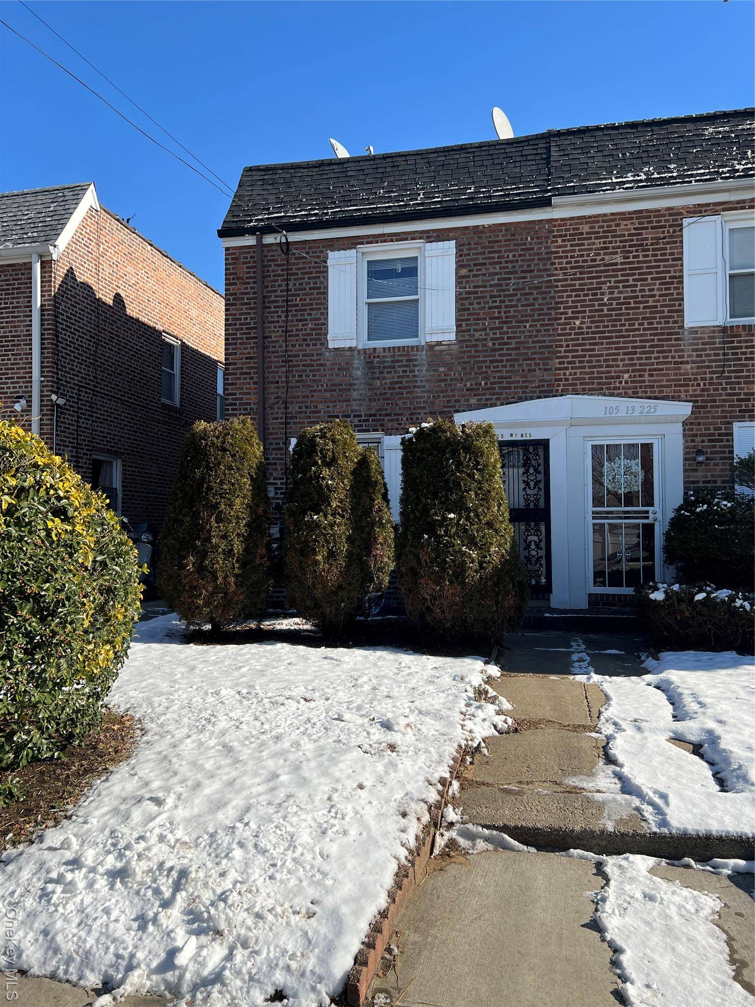 Casa com 2 Quartos à Venda em Queens Village - Nova Iorque - EUA - 1
