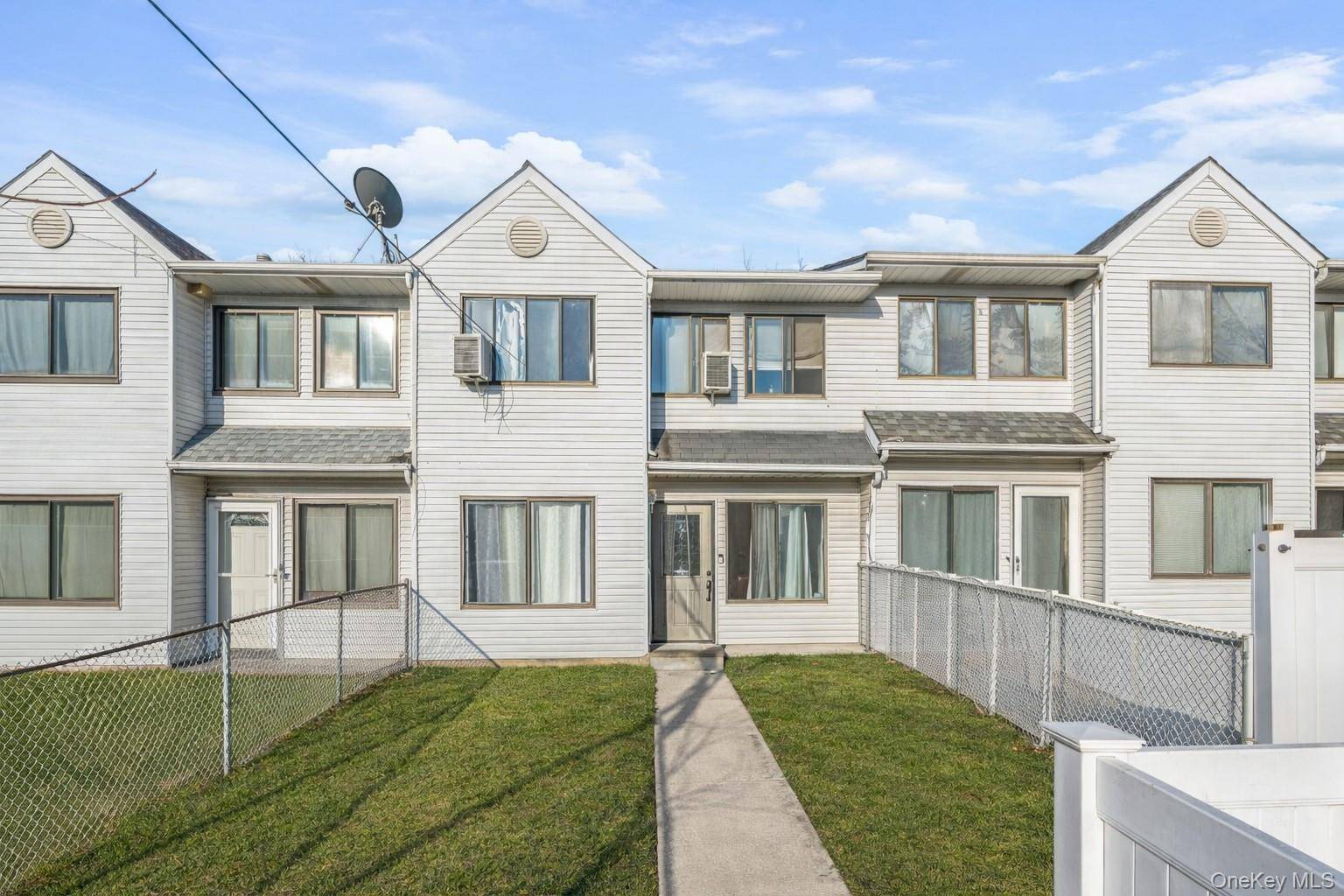 Casa com 2 Quartos à Venda em Staten Island - Nova Iorque - EUA - 1