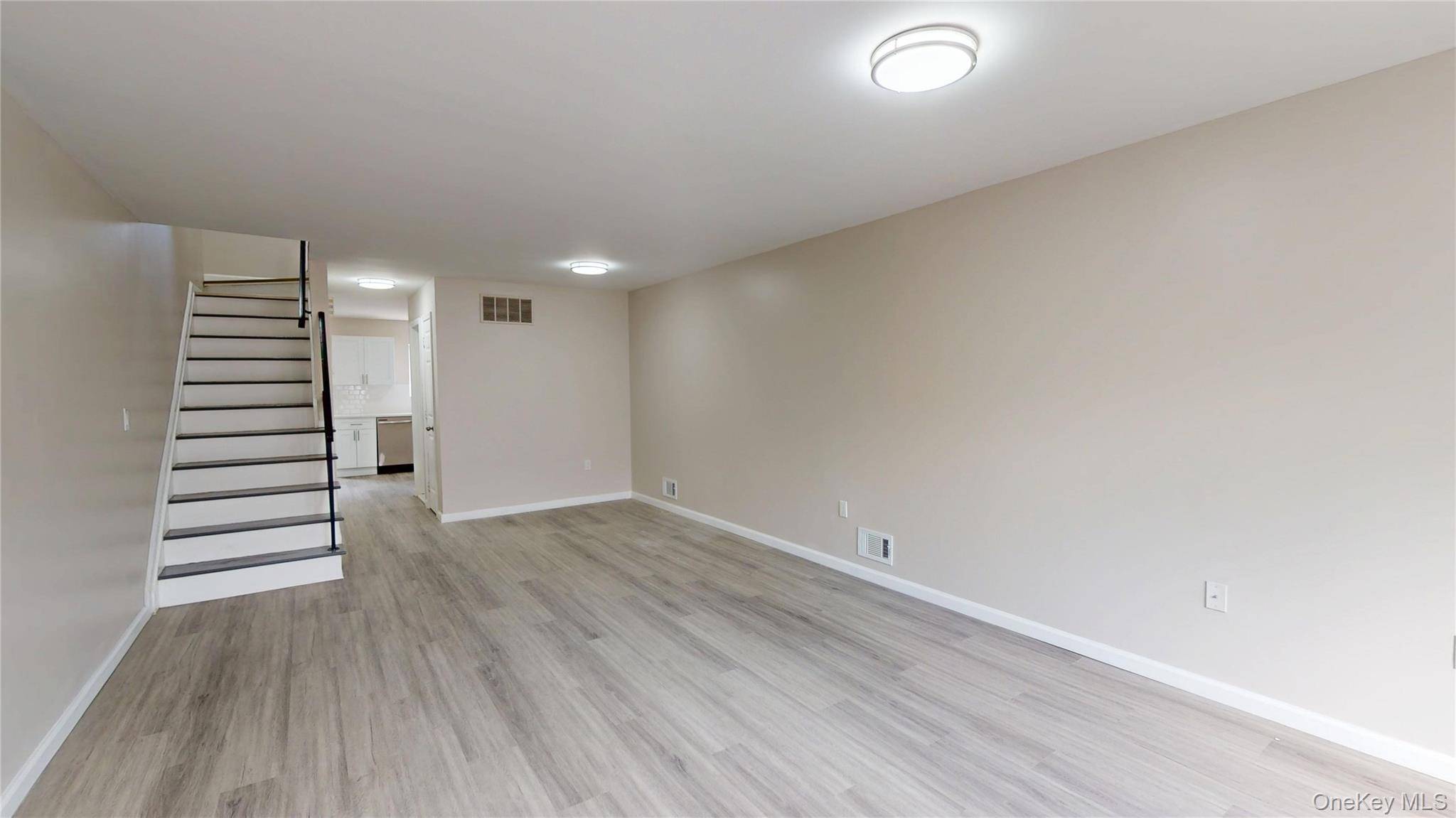 Casa com 2 Quartos à Venda em Staten Island - Nova Iorque - EUA - 3