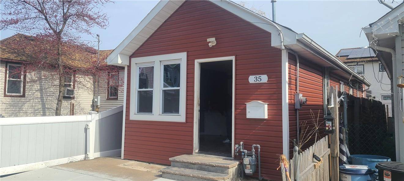 Casa com 2 Quartos à Venda em Staten Island - Nova Iorque - EUA - 1