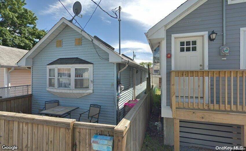 Casa com 3 Quartos à Beira-Mar à Venda em Staten Island - Nova Iorque - EUA - 1