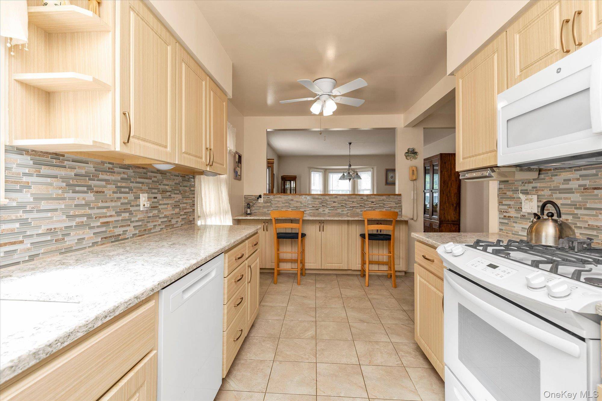 3 Bedroom Home for Sale in New Hyde Park - New York - USA - 7