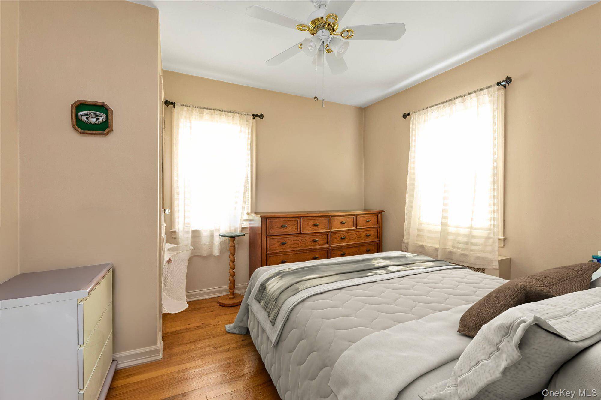 3 Bedroom Home for Sale in New Hyde Park - New York - USA - 8