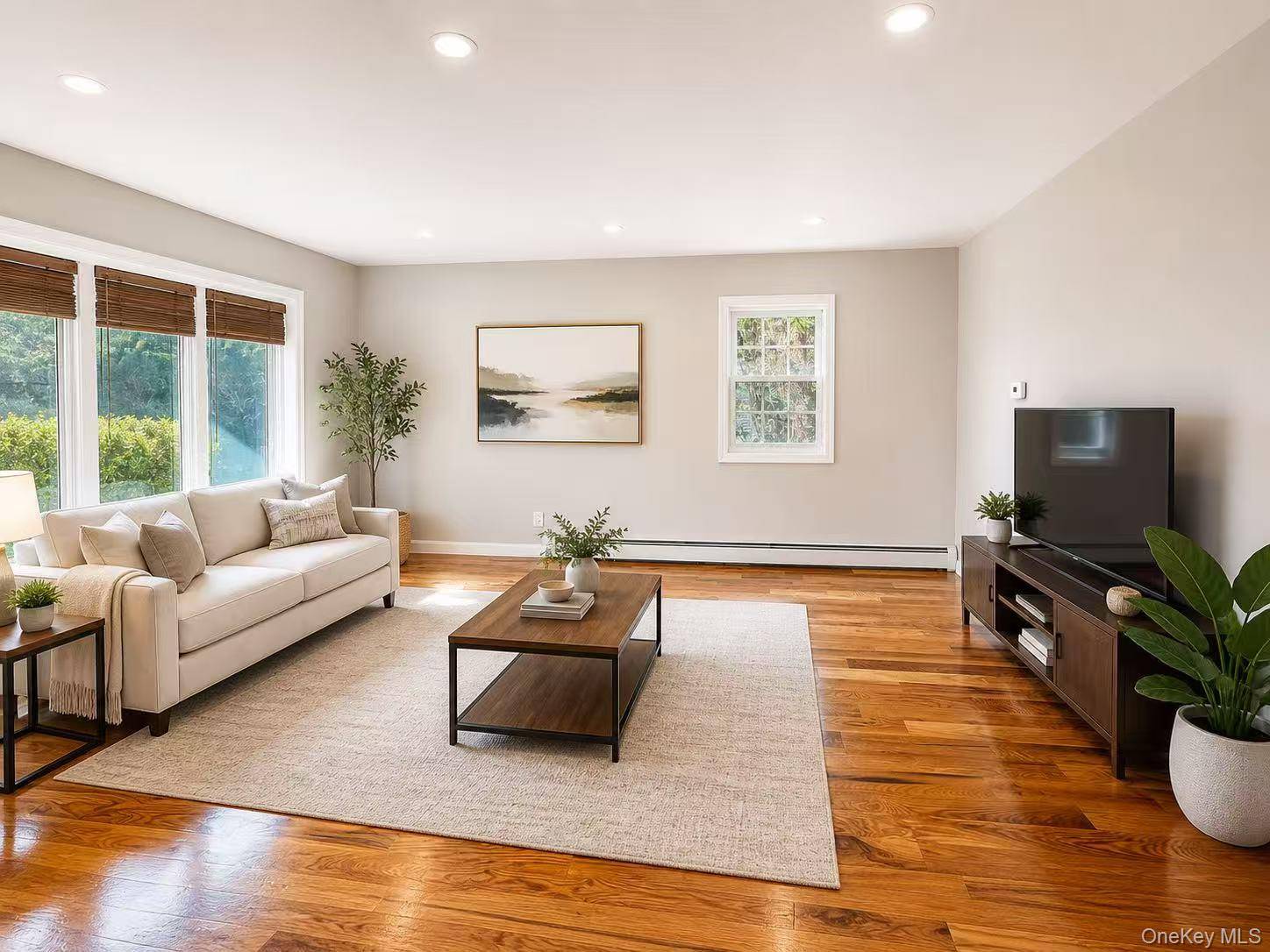 3 Bedroom Home for Sale in New Hyde Park - New York - USA - 4