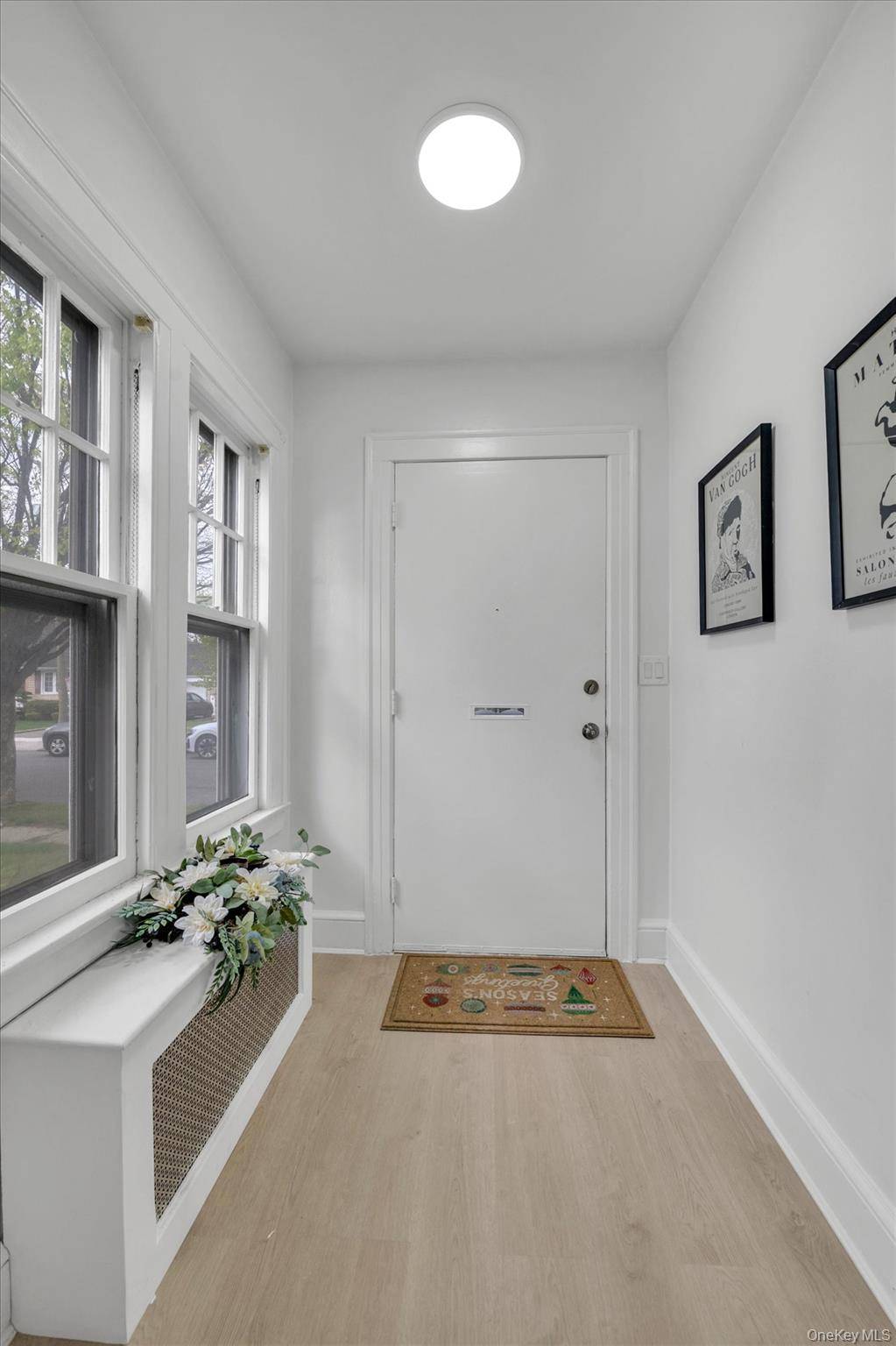 3 Bedroom Home for Sale in New Hyde Park - New York - USA - 2