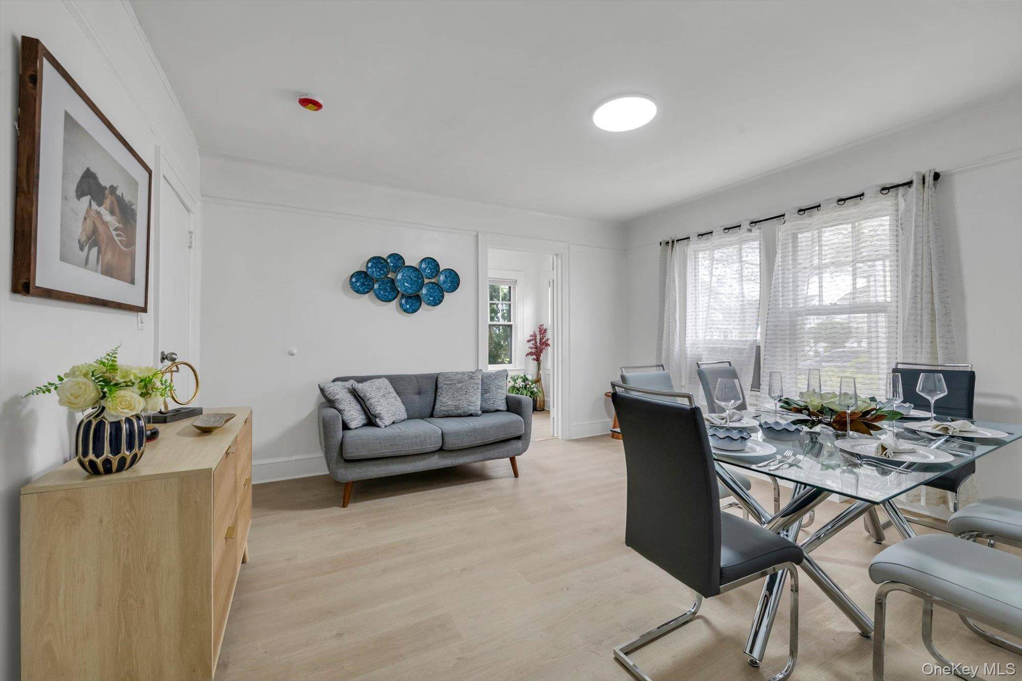 3 Bedroom Home for Sale in New Hyde Park - New York - USA - 5