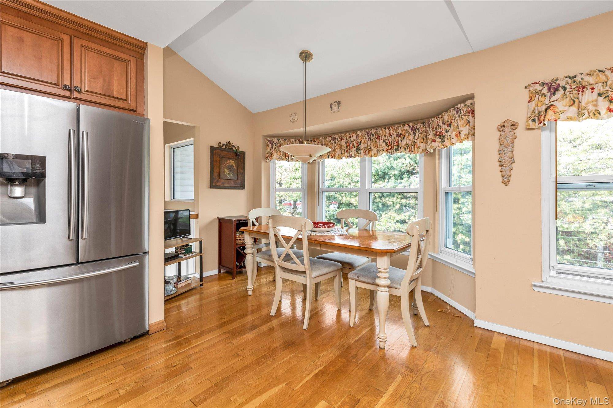 3 Bedroom Home for Sale in New Hyde Park - New York - USA - 4