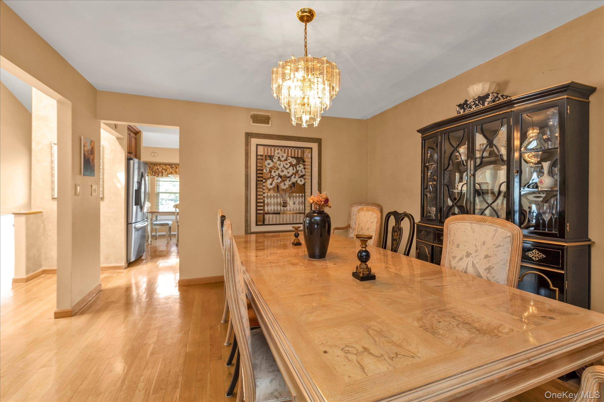 3 Bedroom Home for Sale in New Hyde Park - New York - USA - 5