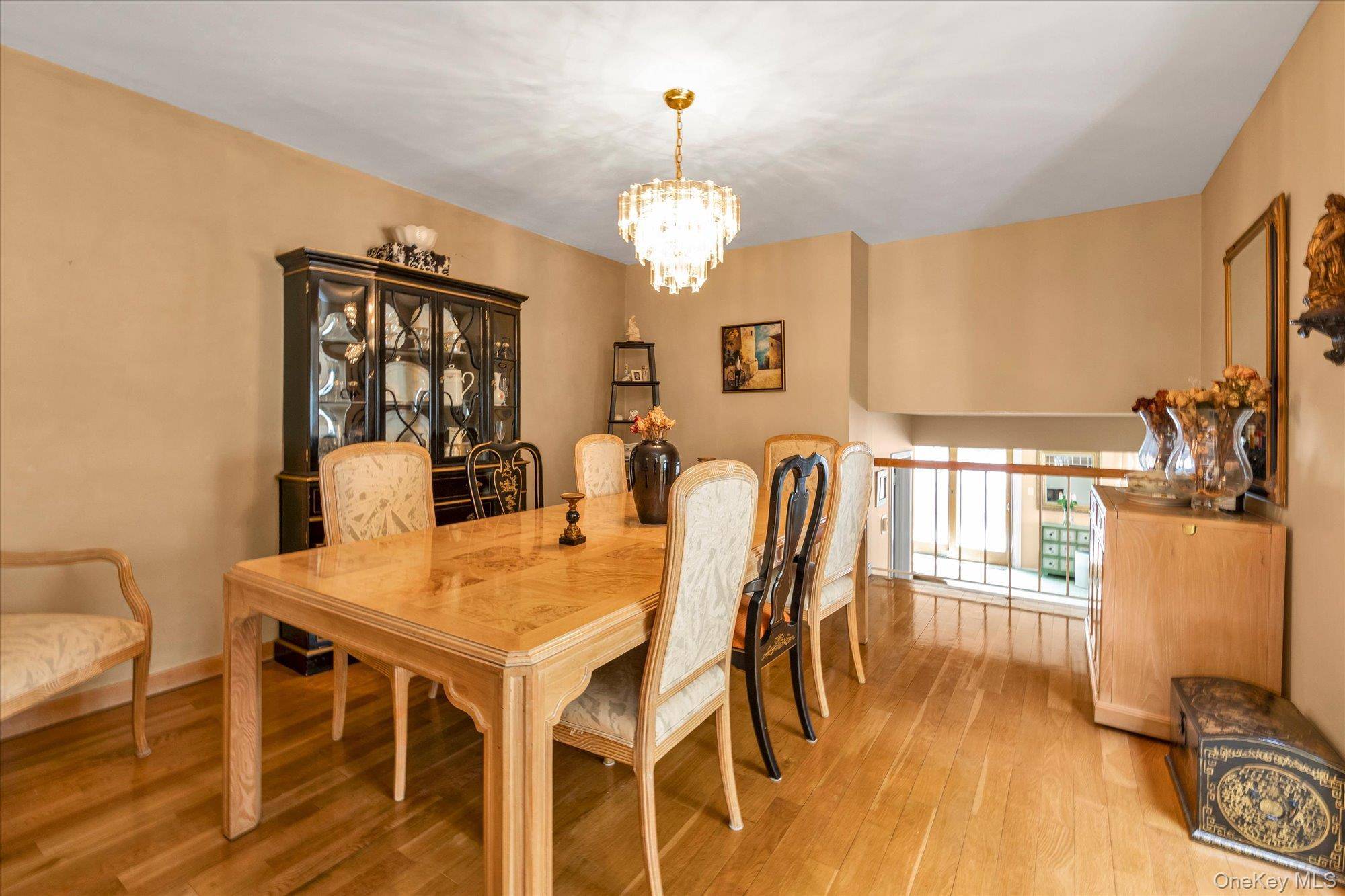3 Bedroom Home for Sale in New Hyde Park - New York - USA - 6