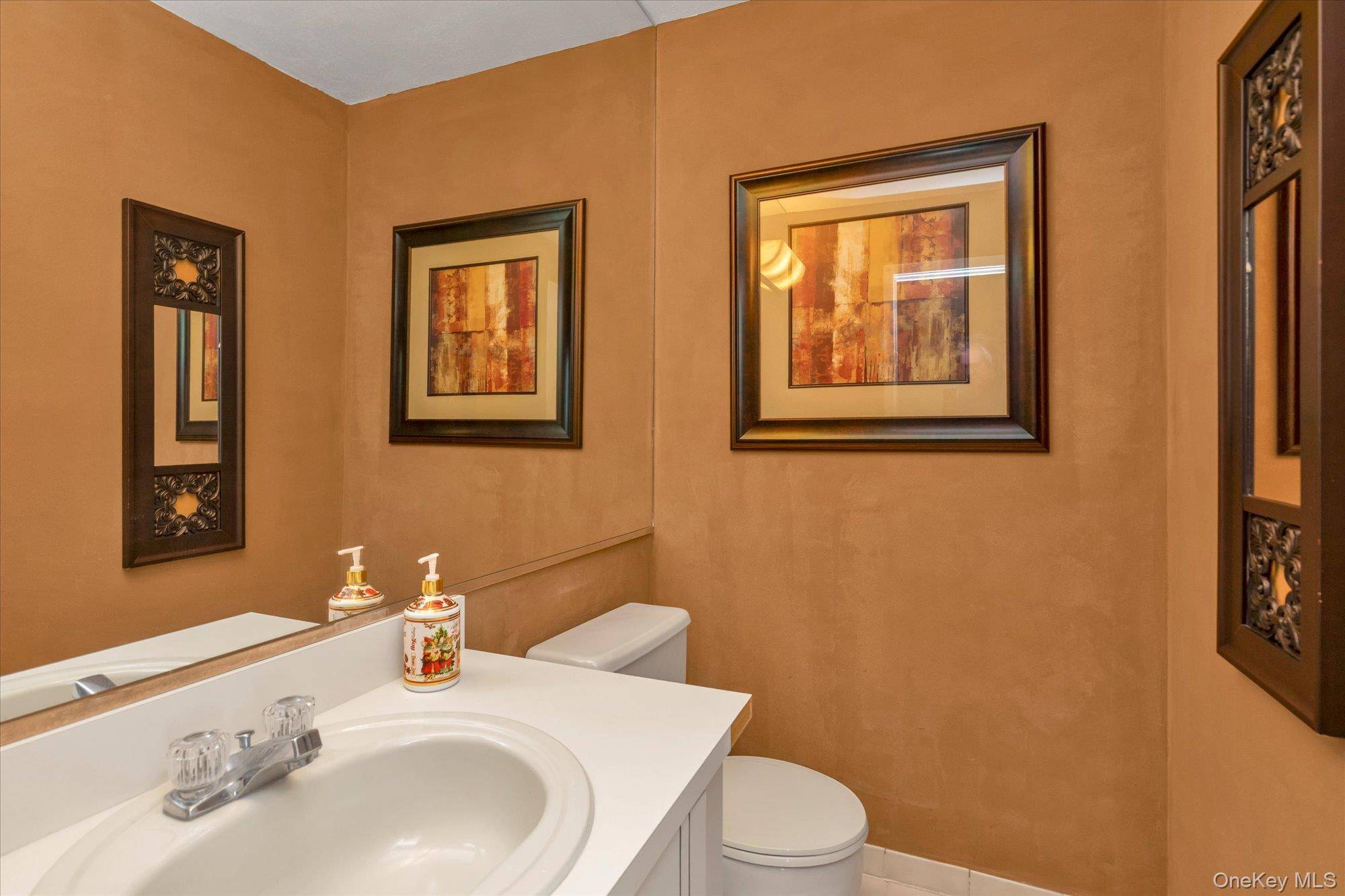 3 Bedroom Home for Sale in New Hyde Park - New York - USA - 7