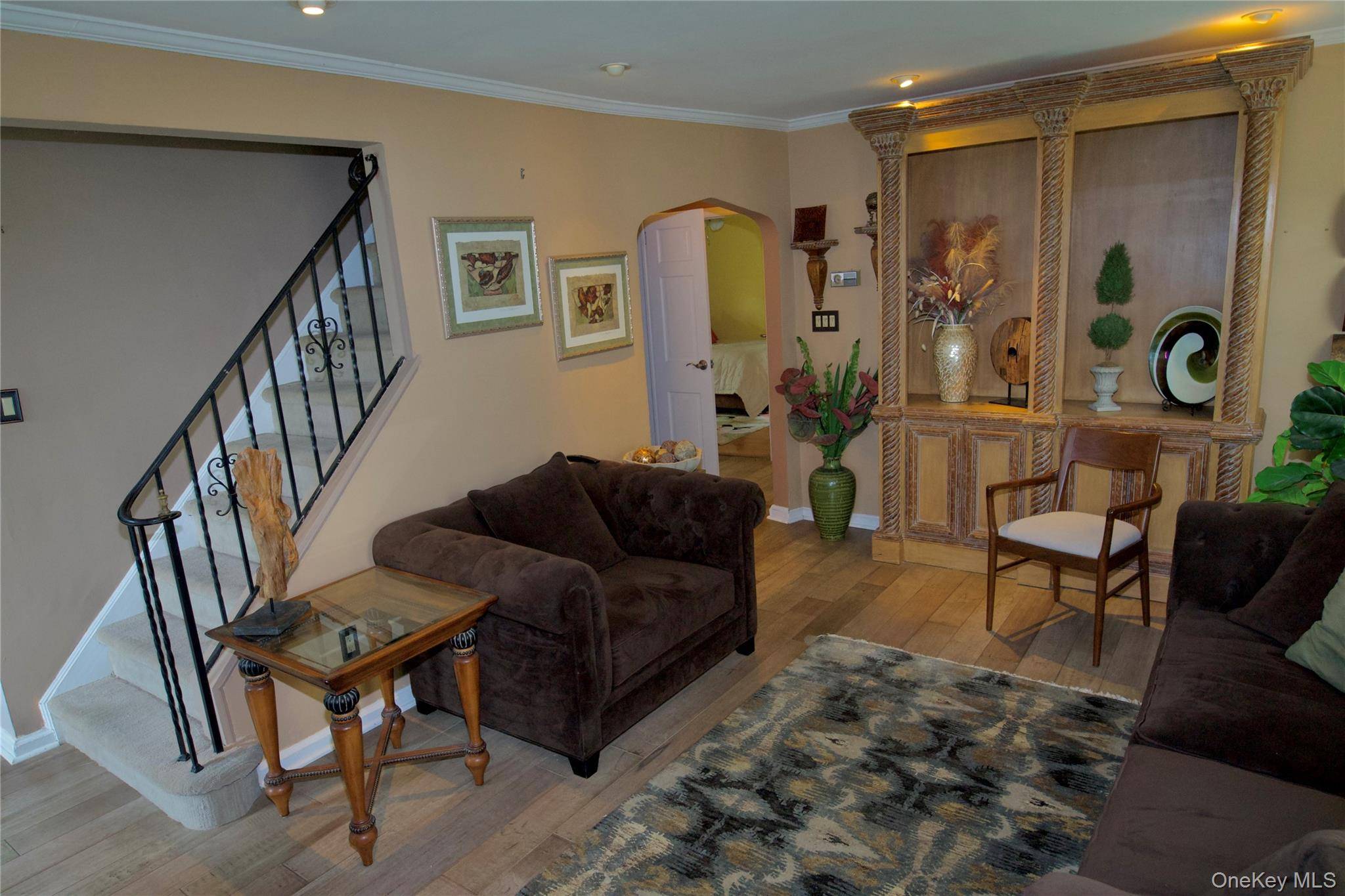 3 Bedroom Home for Sale in New Hyde Park - New York - USA - 3