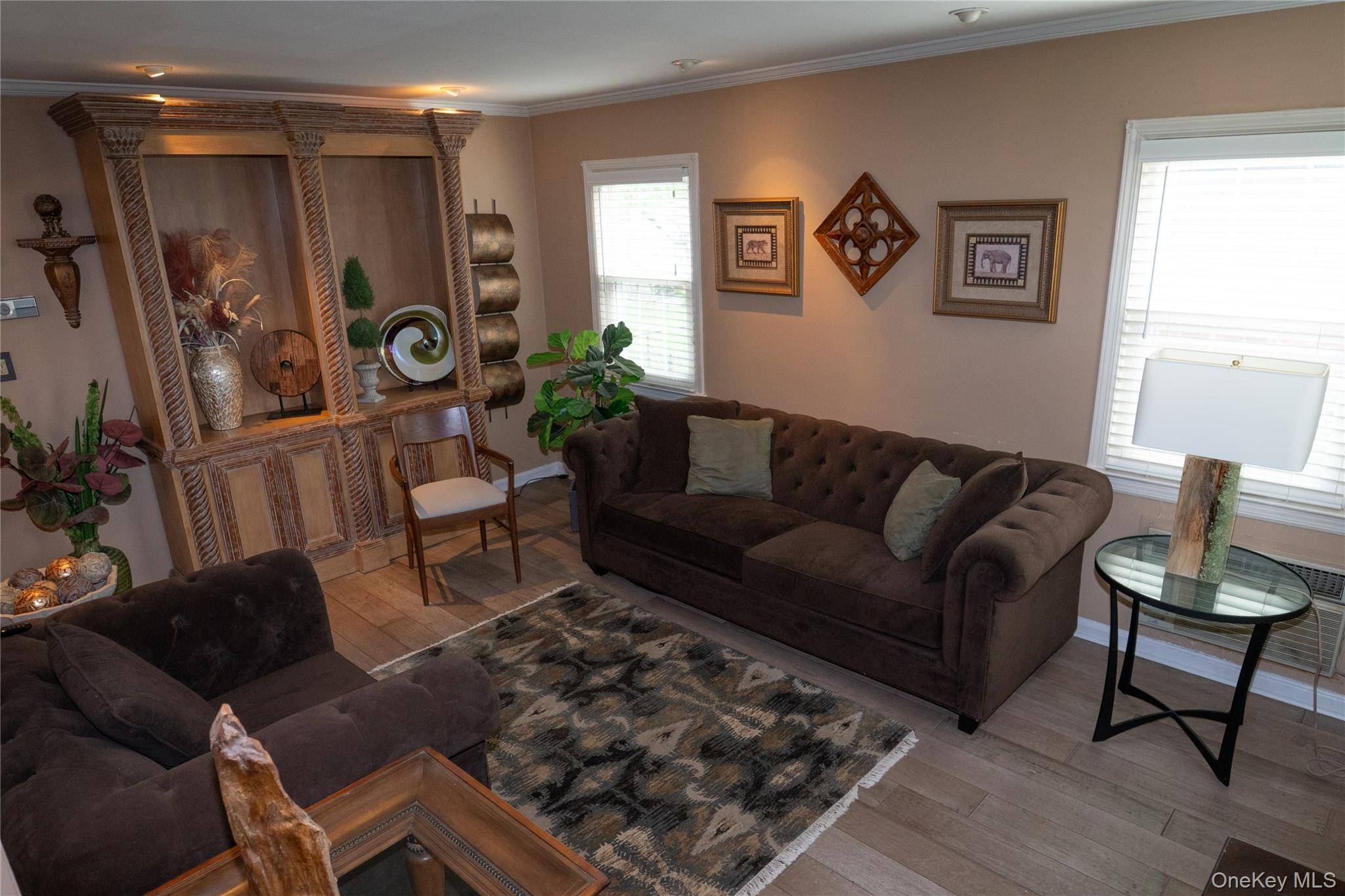 3 Bedroom Home for Sale in New Hyde Park - New York - USA - 5