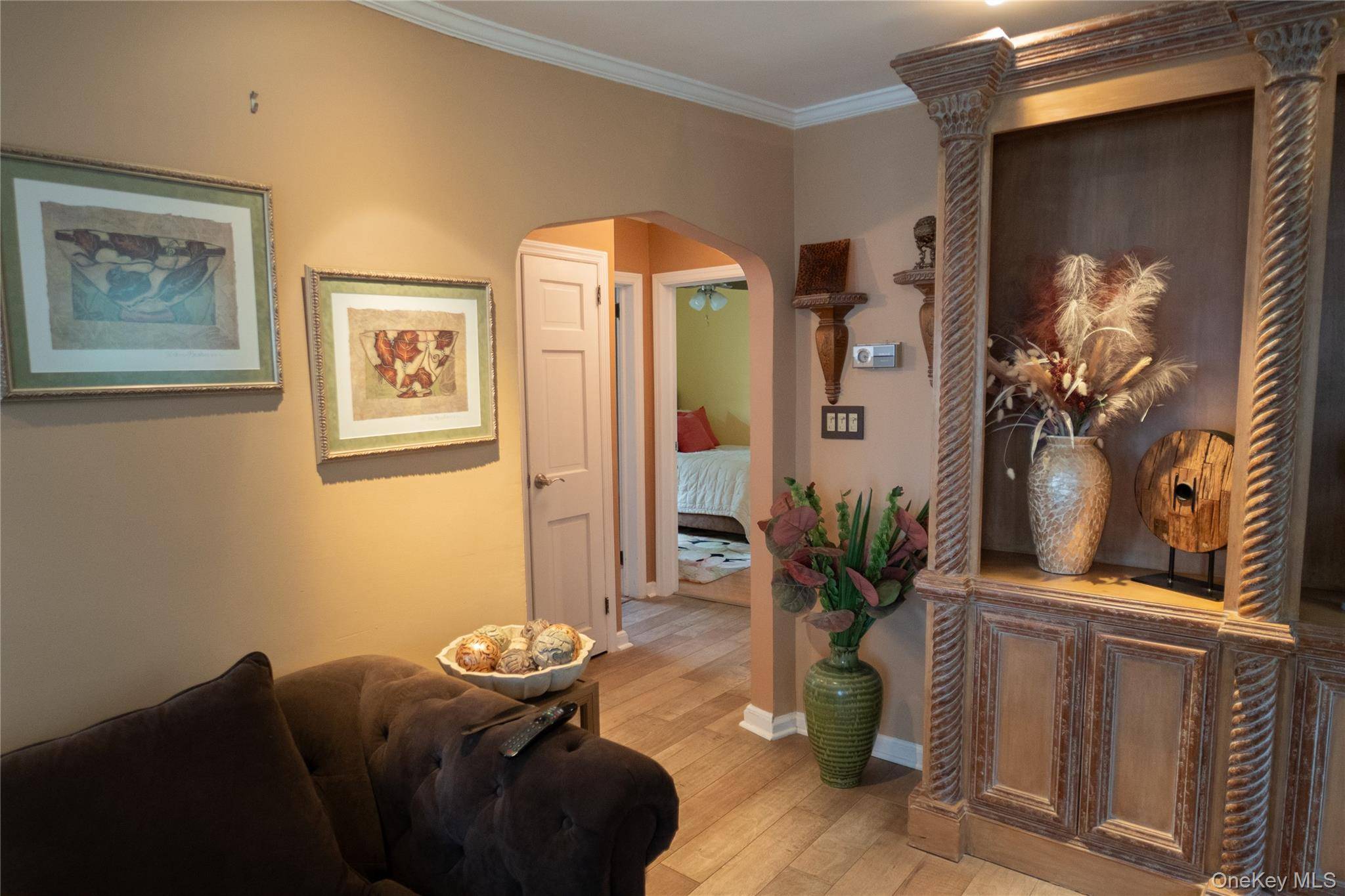 3 Bedroom Home for Sale in New Hyde Park - New York - USA - 6