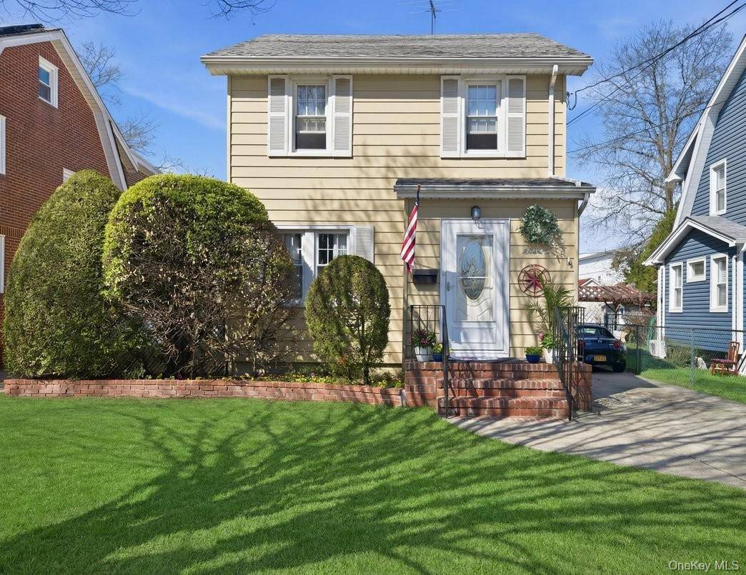 3 Bedroom Home for Sale in New Hyde Park - New York - USA - 1