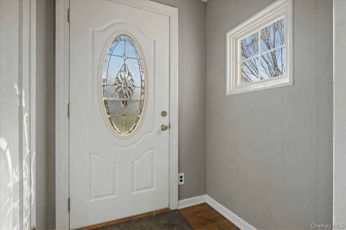 3 Bedroom Home for Sale in New Hyde Park - New York - USA - 4