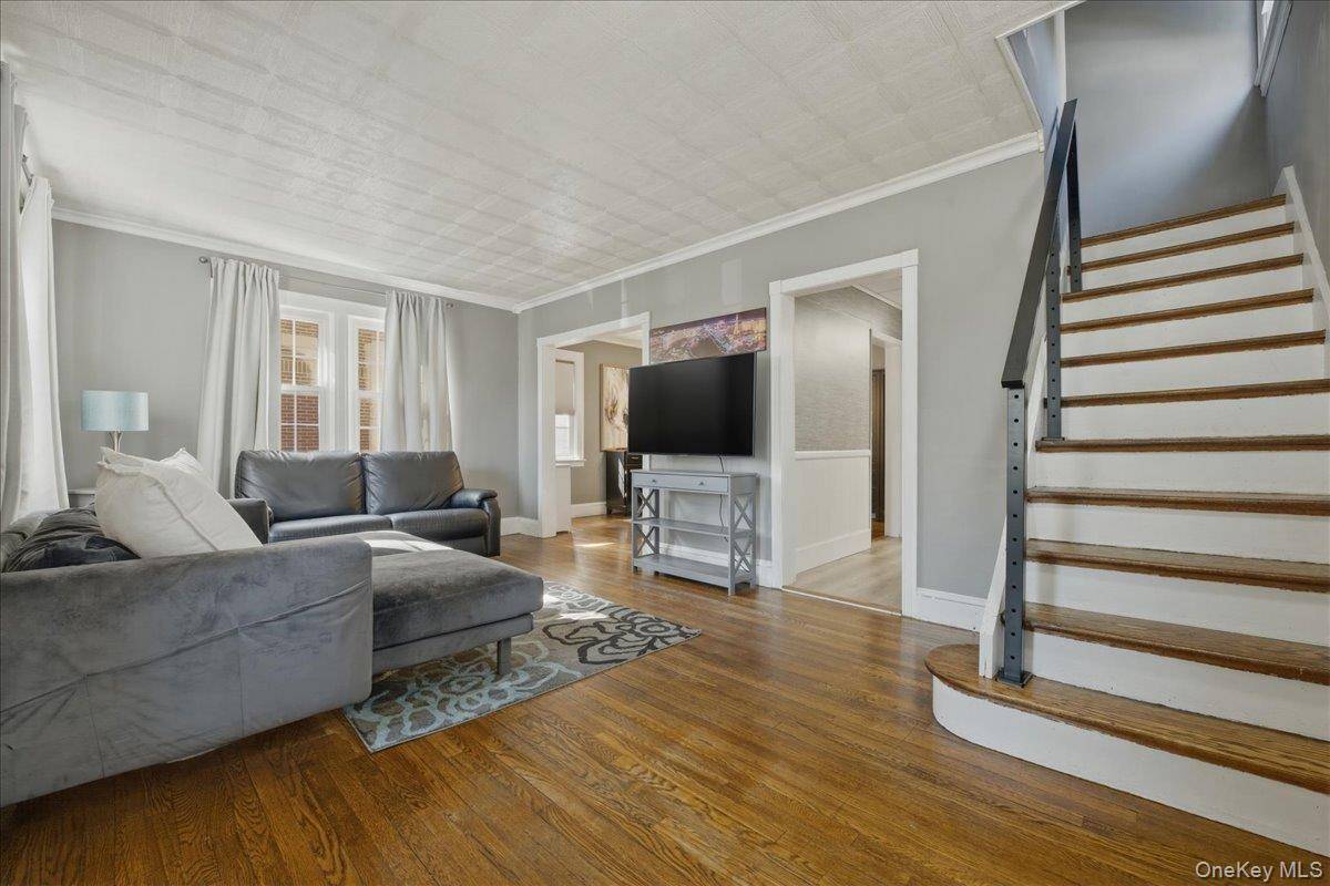 3 Bedroom Home for Sale in New Hyde Park - New York - USA - 5