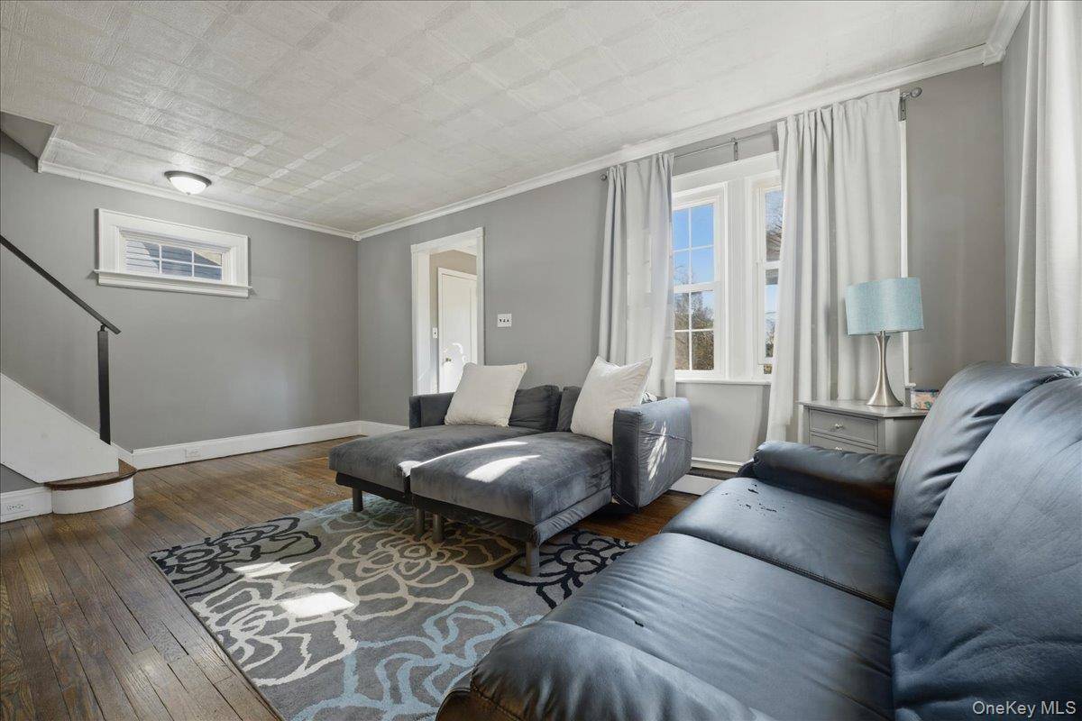 3 Bedroom Home for Sale in New Hyde Park - New York - USA - 8