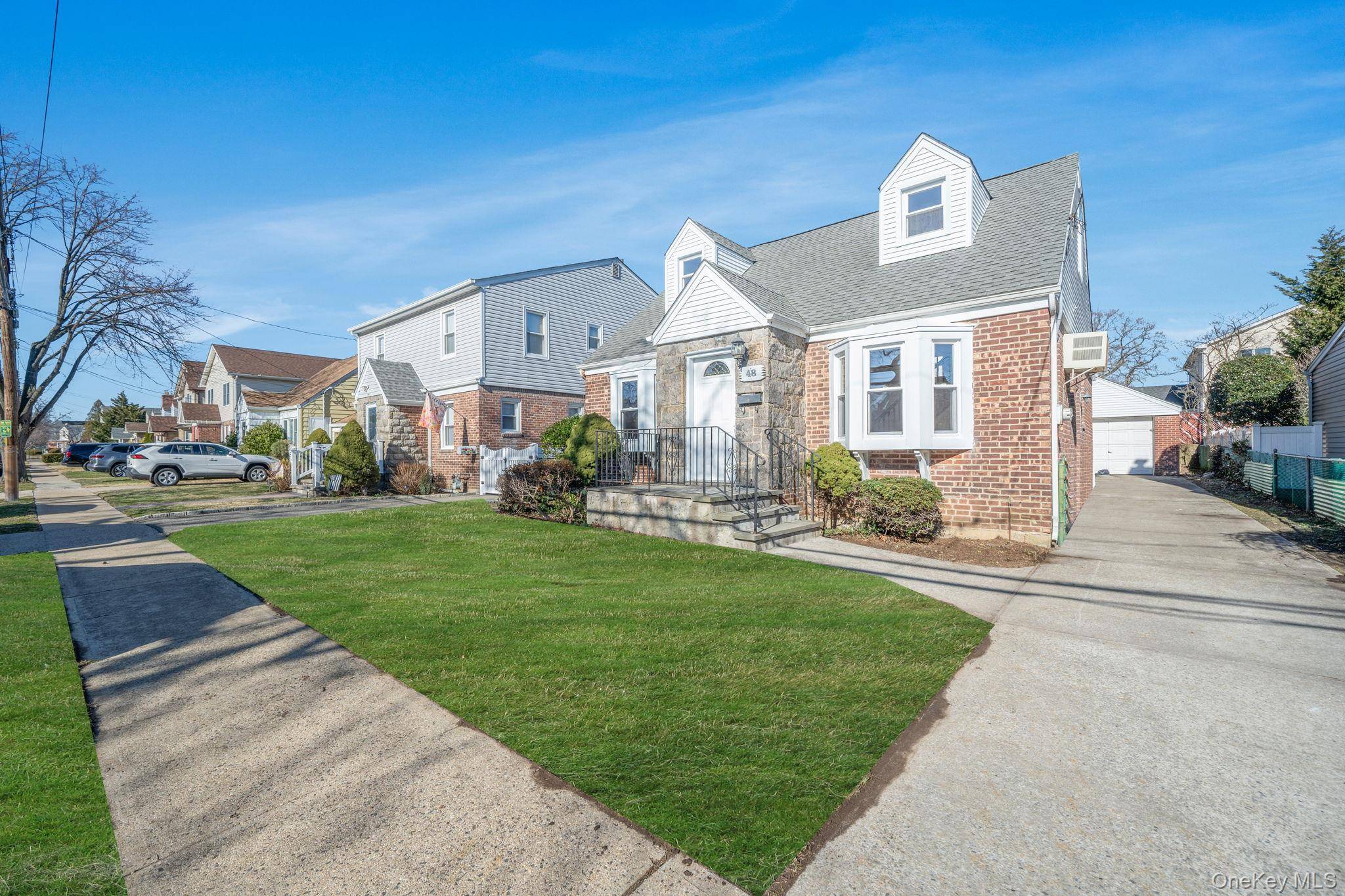 Casa con 3 Dormitorios en Venta en New Hyde Park - Nueva York - EE. UU. - 1