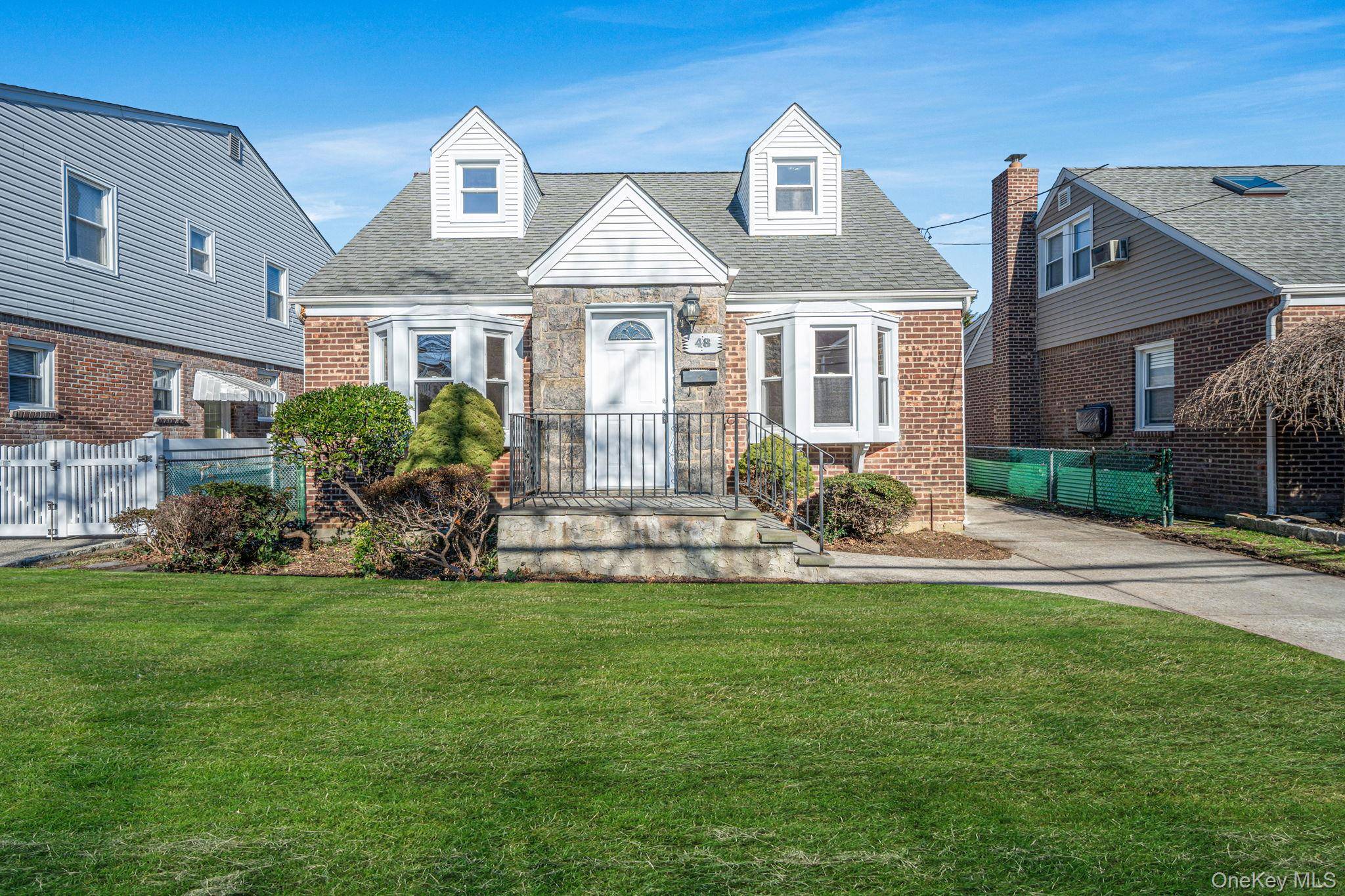 Casa con 3 Dormitorios en Venta en New Hyde Park - Nueva York - EE. UU. - 2