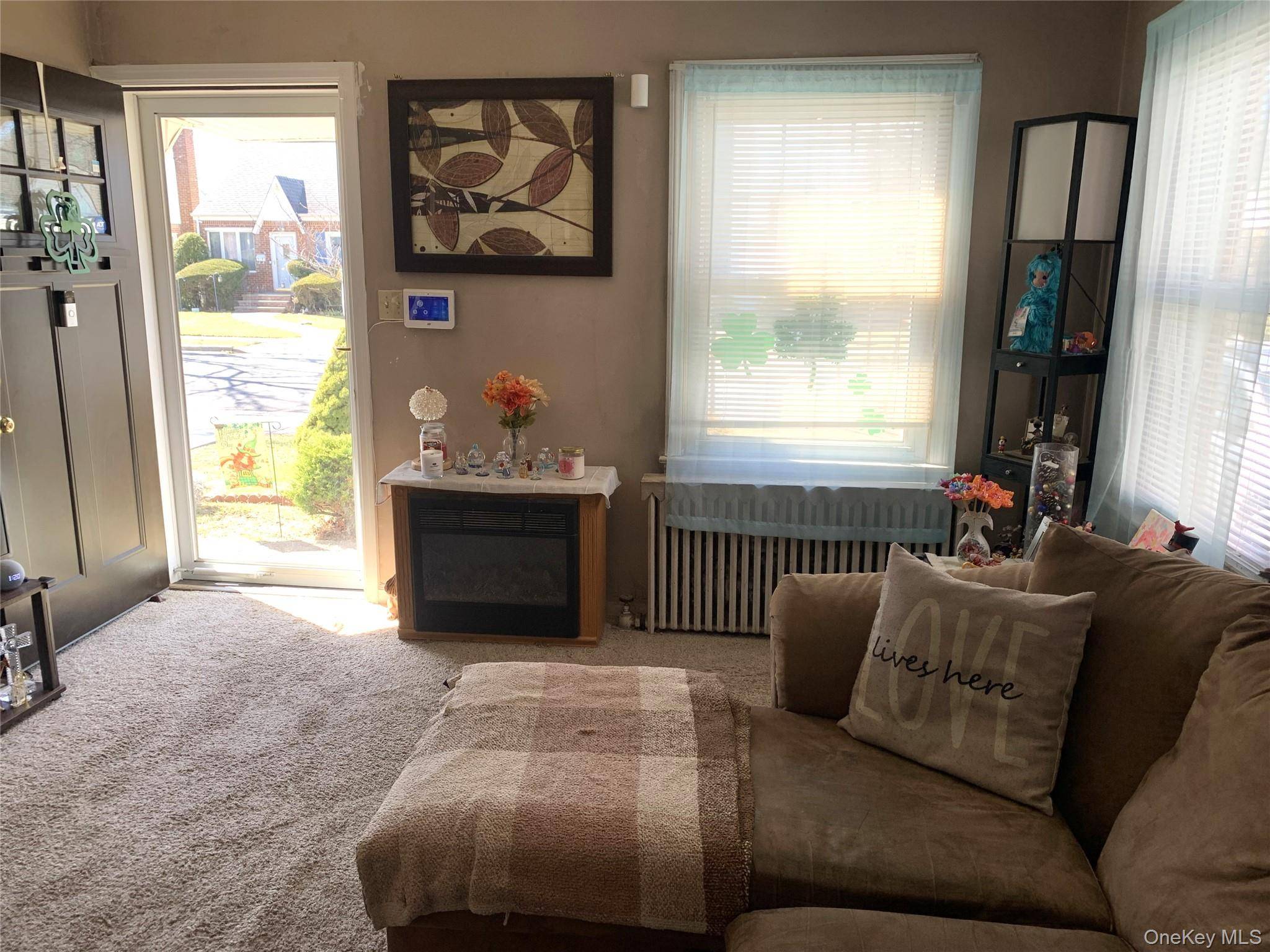 Casa con 3 Dormitorios en Venta en New Hyde Park - Nueva York - EE. UU. - 2