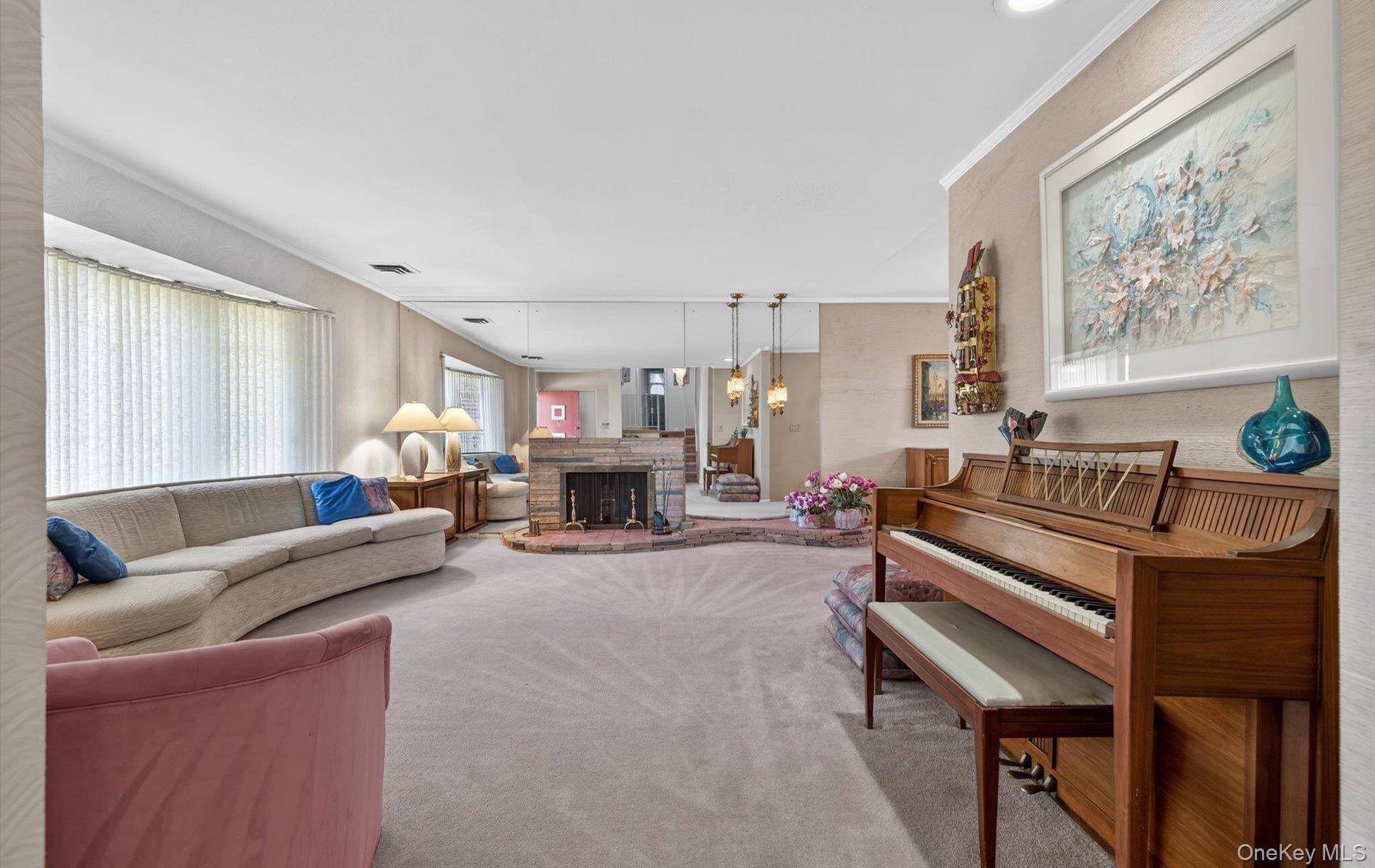 3 Bedroom Home for Sale in New Hyde Park - New York - USA - 6