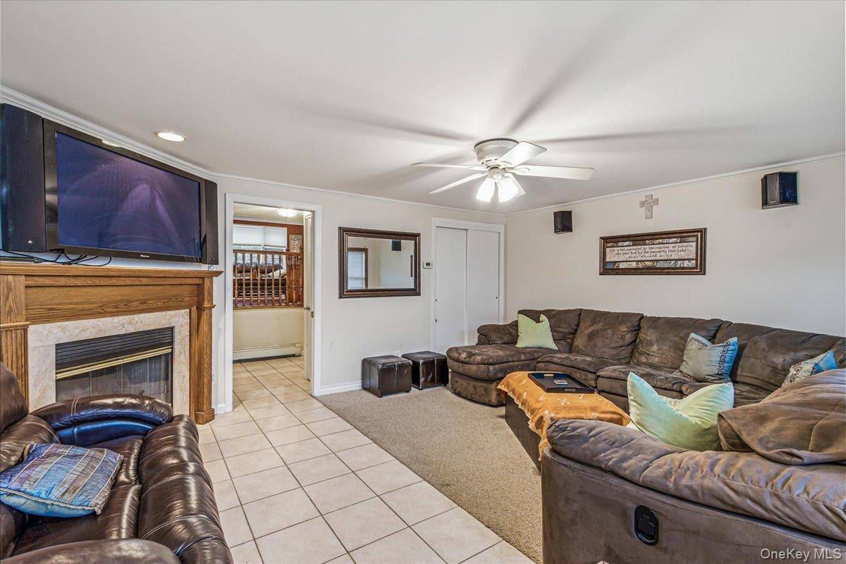 3 Bedroom Home for Sale in New Hyde Park - New York - USA - 4