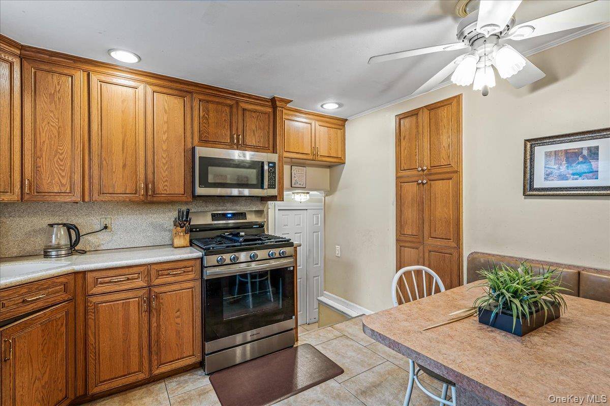 3 Bedroom Home for Sale in New Hyde Park - New York - USA - 7