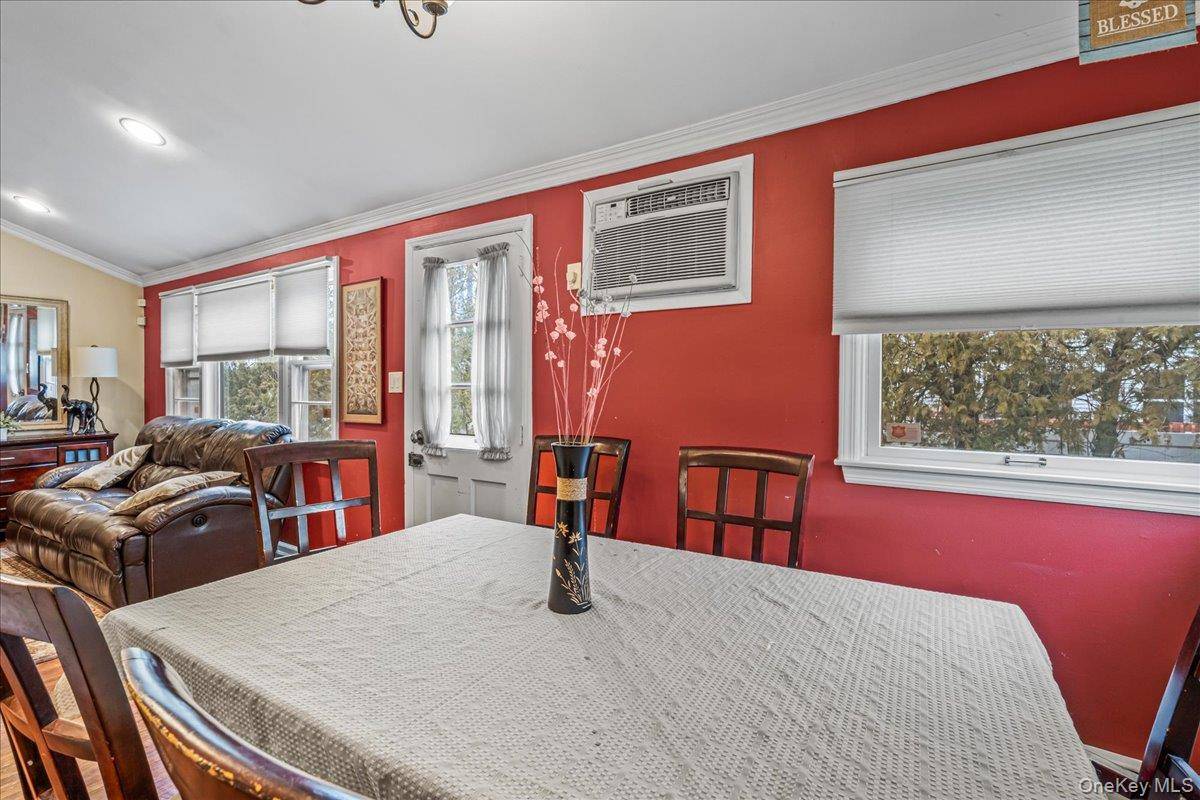 3 Bedroom Home for Sale in New Hyde Park - New York - USA - 8